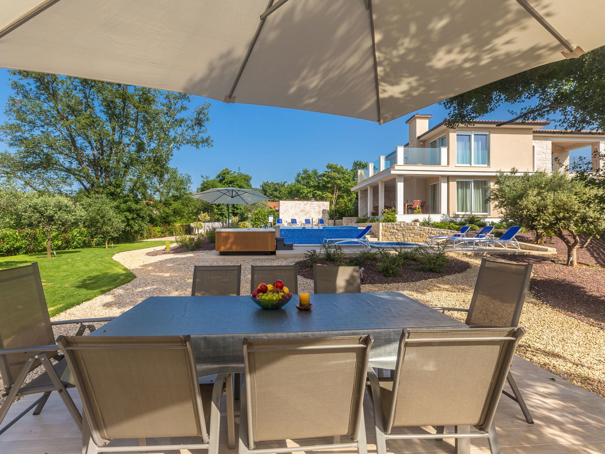 Schöne Villa in einer ruhigen Umgebung mit Pool-Image-tags.info