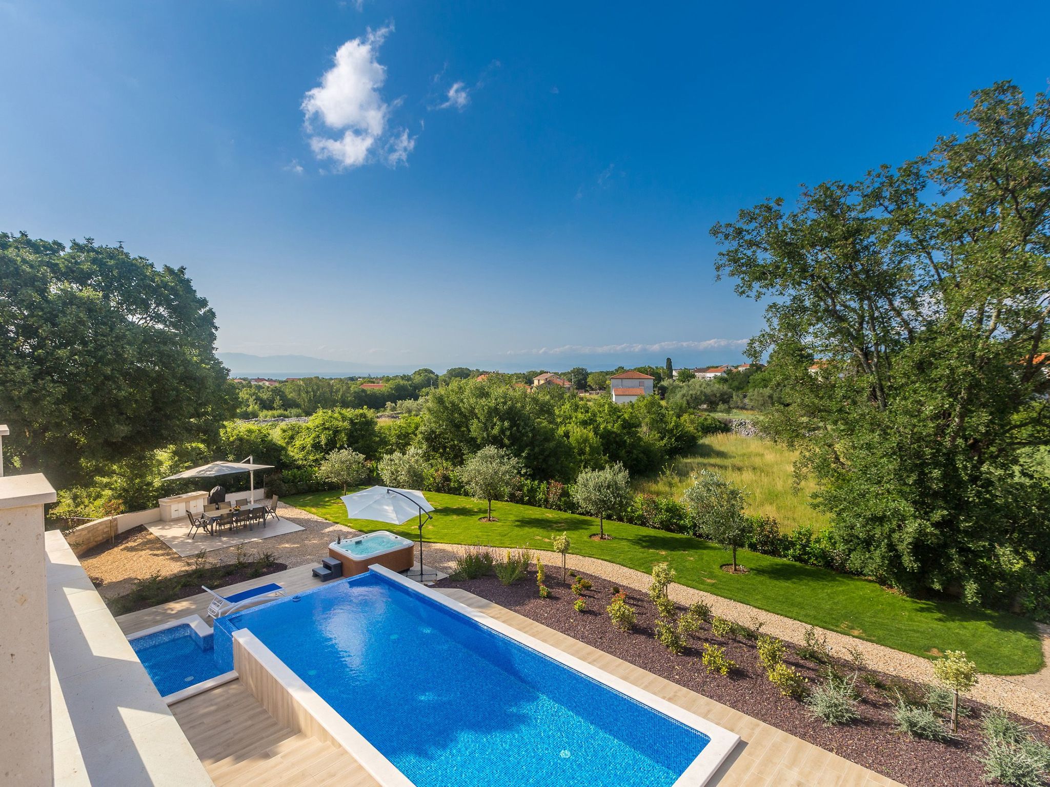 Schöne Villa in einer ruhigen Umgebung mit Pool-Image-tags.info