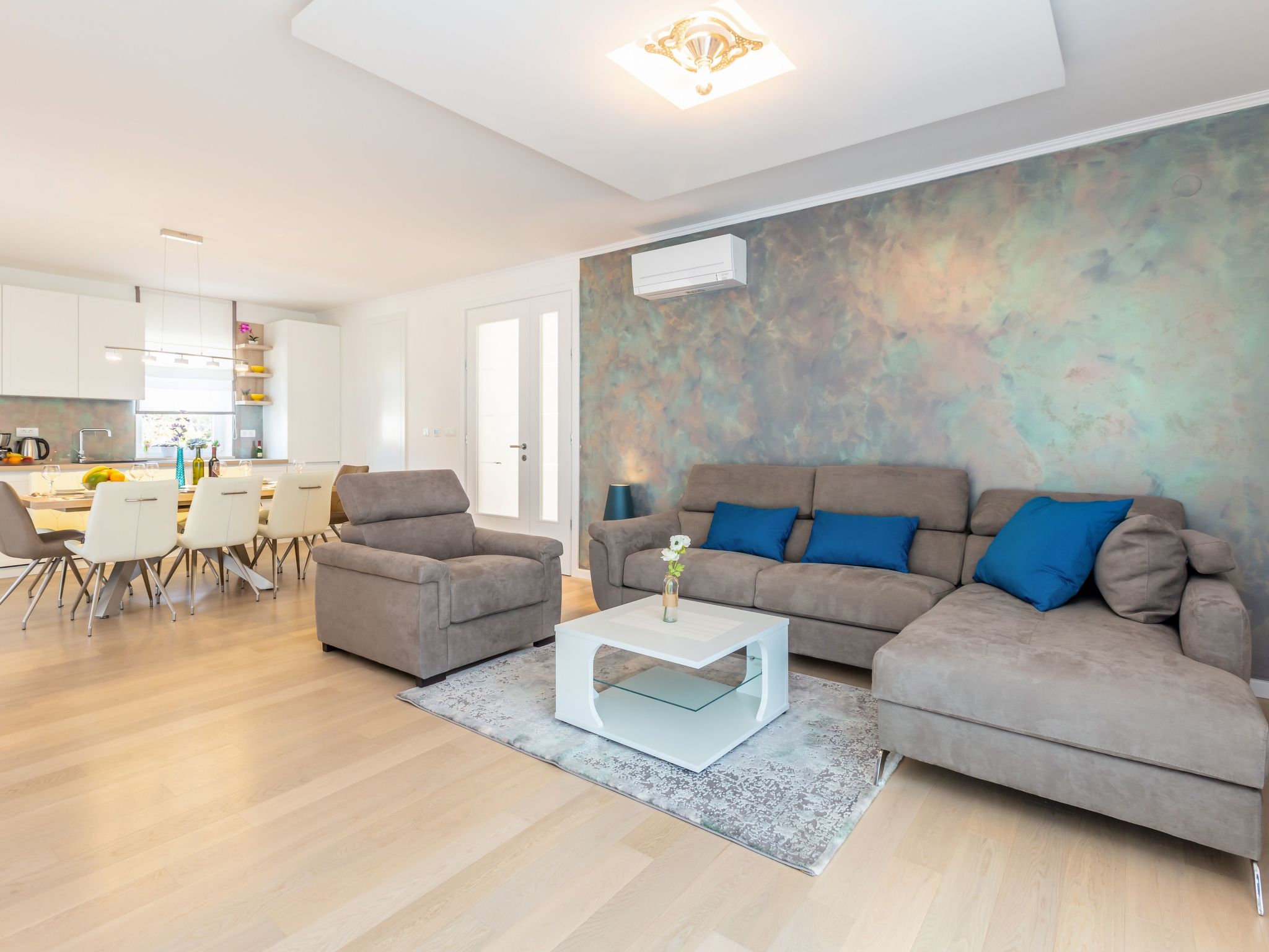 Schöne Villa in einer ruhigen Umgebung mit Pool-Image-tags.info