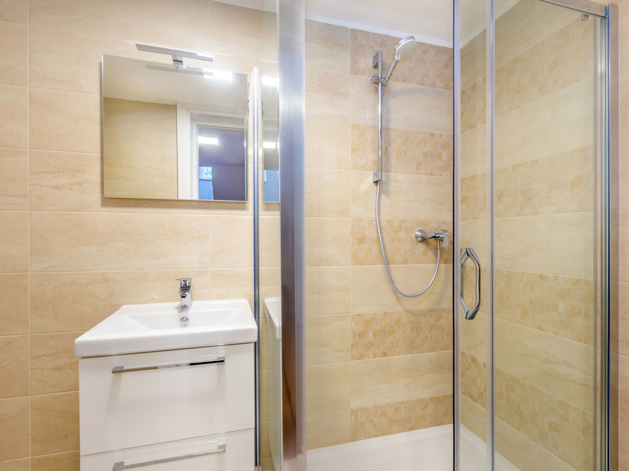 Schöne Villa in einer ruhigen Umgebung mit Pool-Image-tags.info