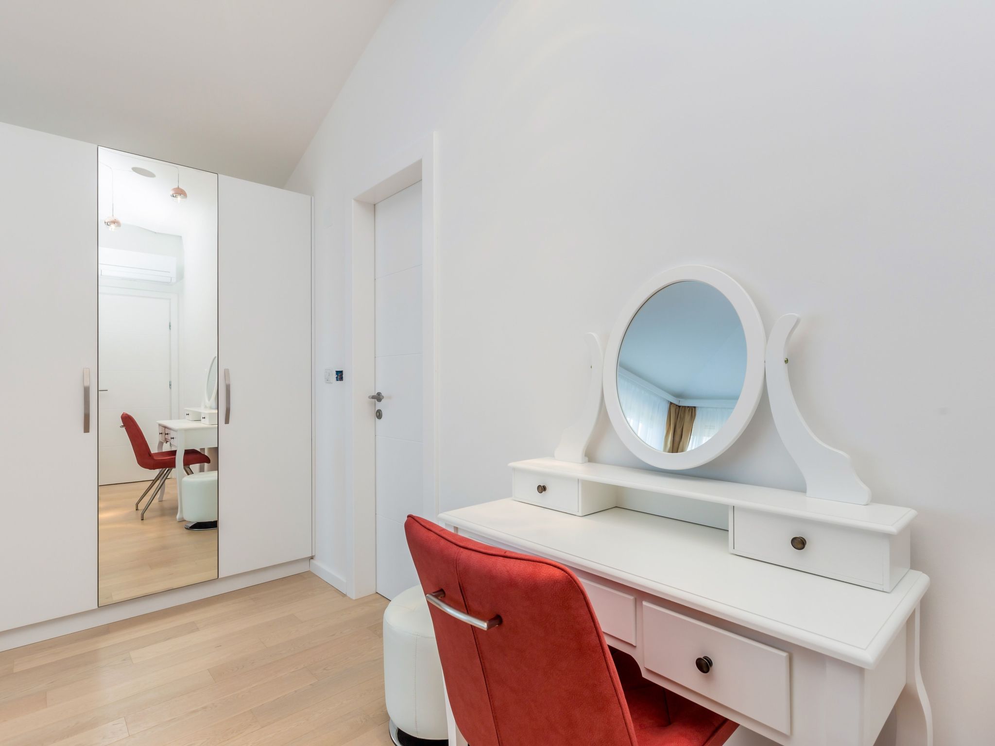 Schöne Villa in einer ruhigen Umgebung mit Pool-Image-tags.info