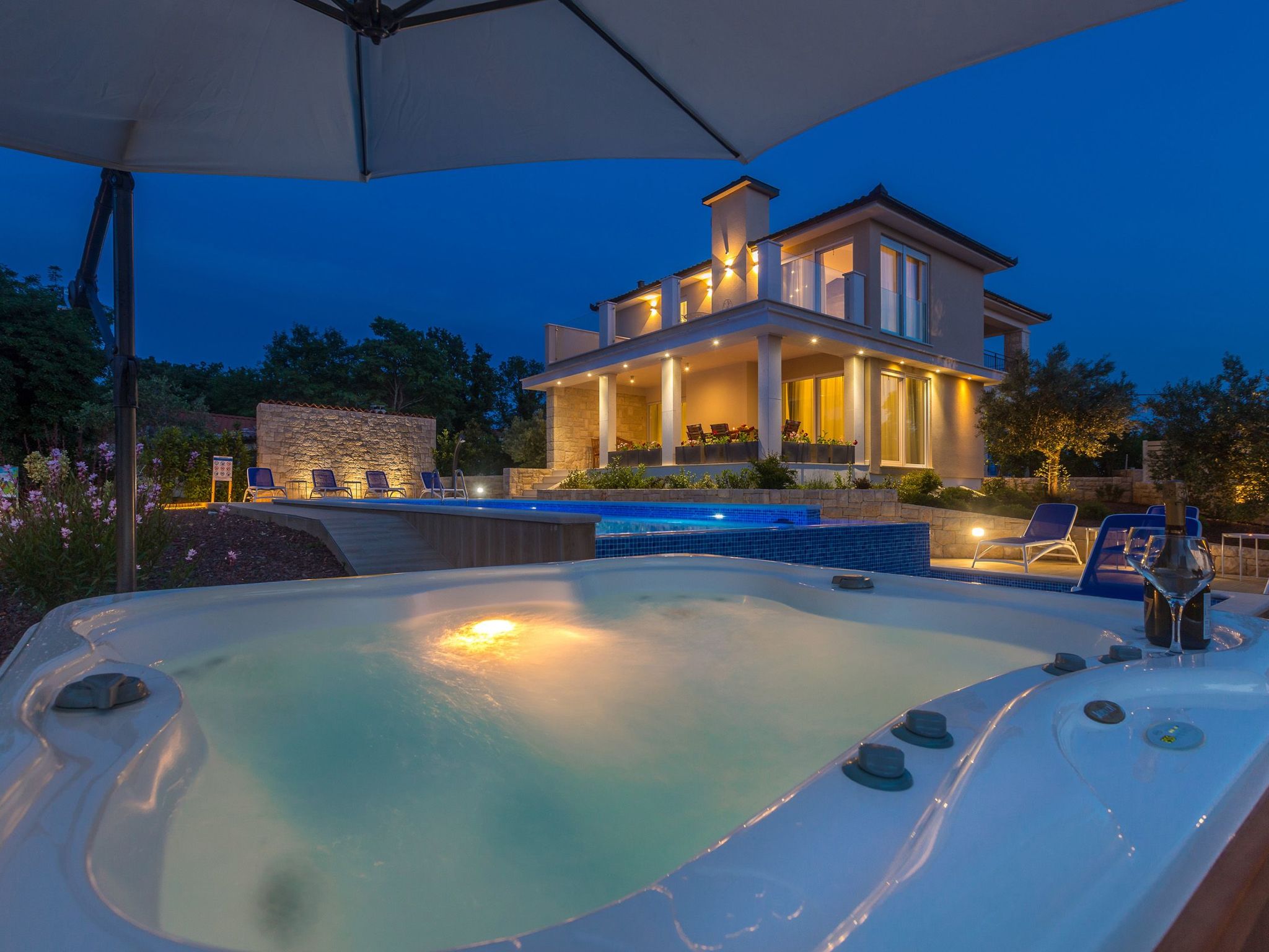 Schöne Villa in einer ruhigen Umgebung mit Pool-Image-tags.info