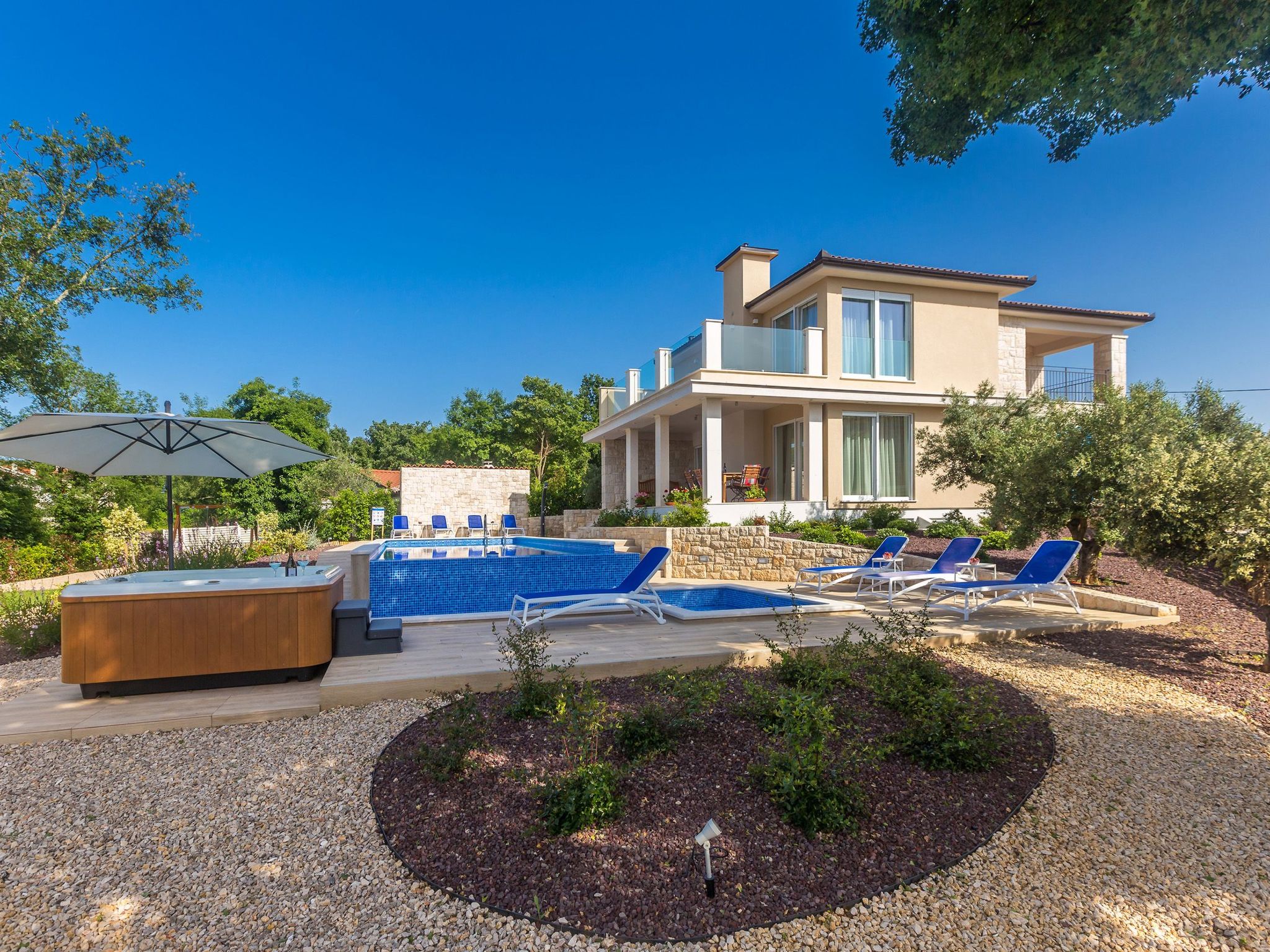 Schöne Villa in einer ruhigen Umgebung mit Pool-Image-tags.info