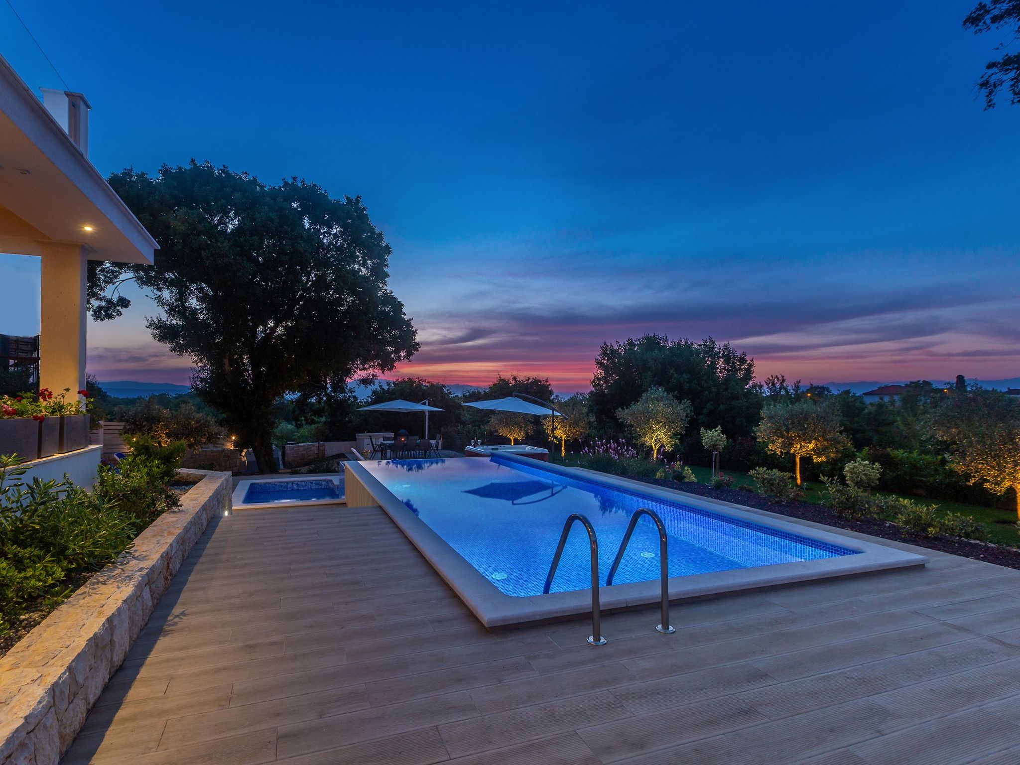 Schöne Villa in einer ruhigen Umgebung mit Pool-Image-tags.info