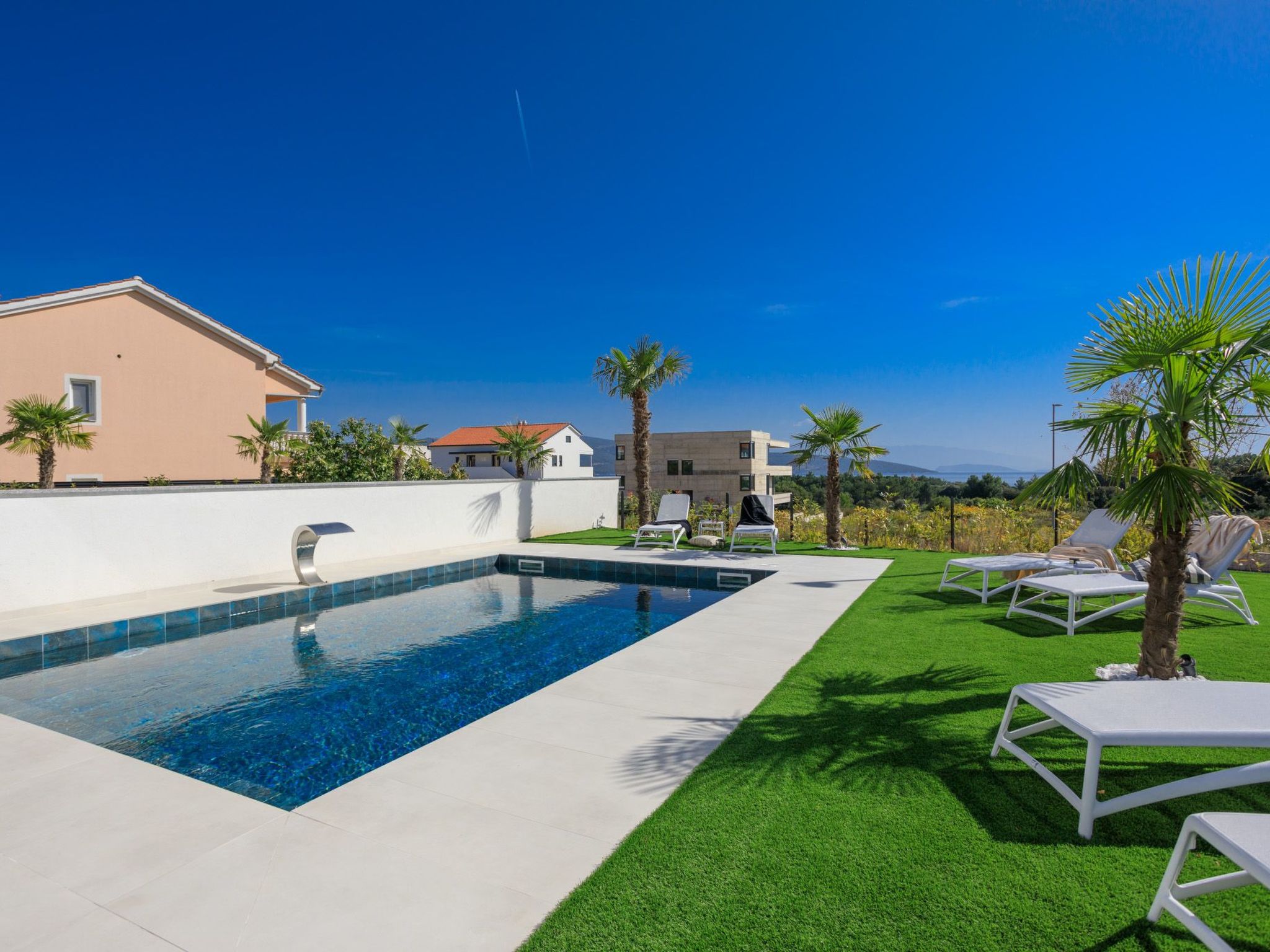 Luxusvilla mit beheiztem Pool in Strandnähe-Image-tags.info