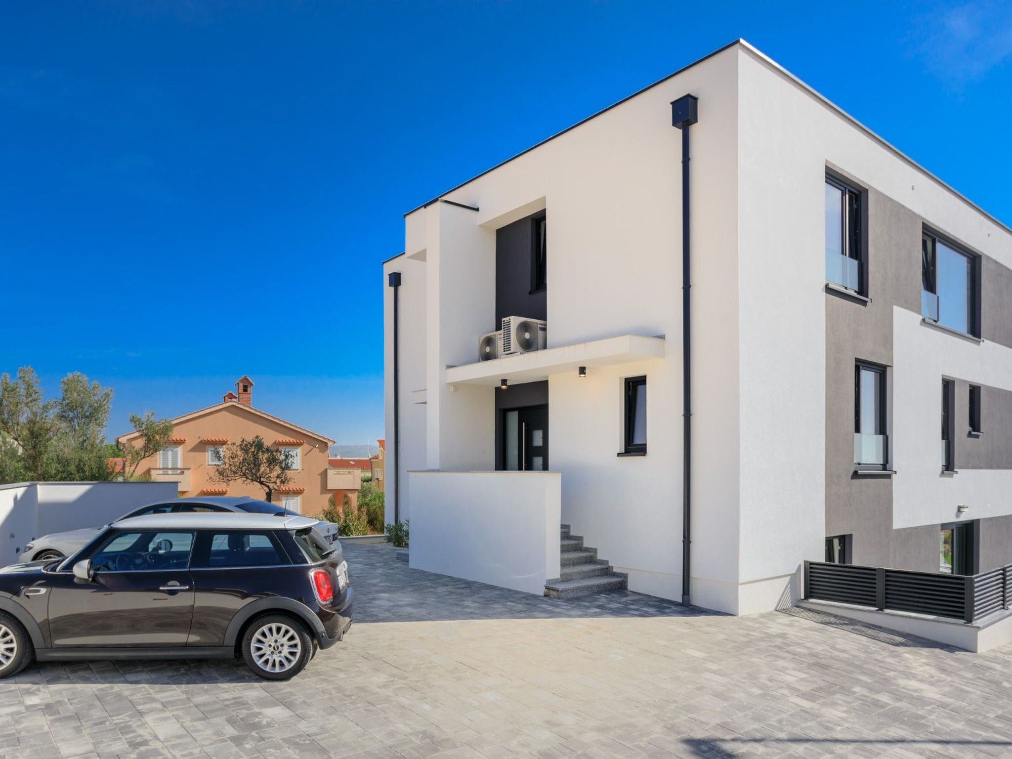 Luxusvilla mit beheiztem Pool in Strandnähe-Image-tags.info