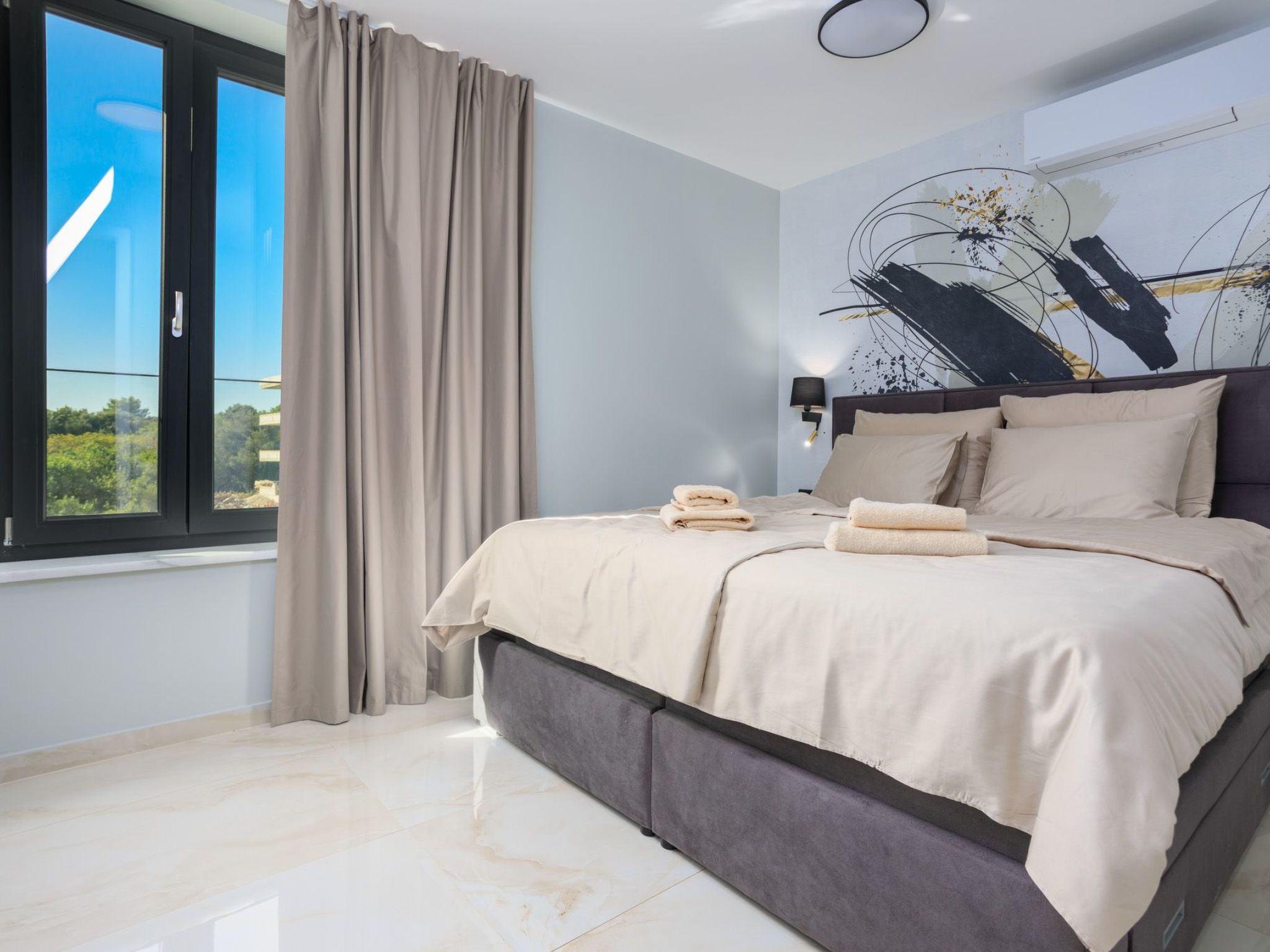 Luxusvilla mit beheiztem Pool in Strandnähe-Image-tags.info