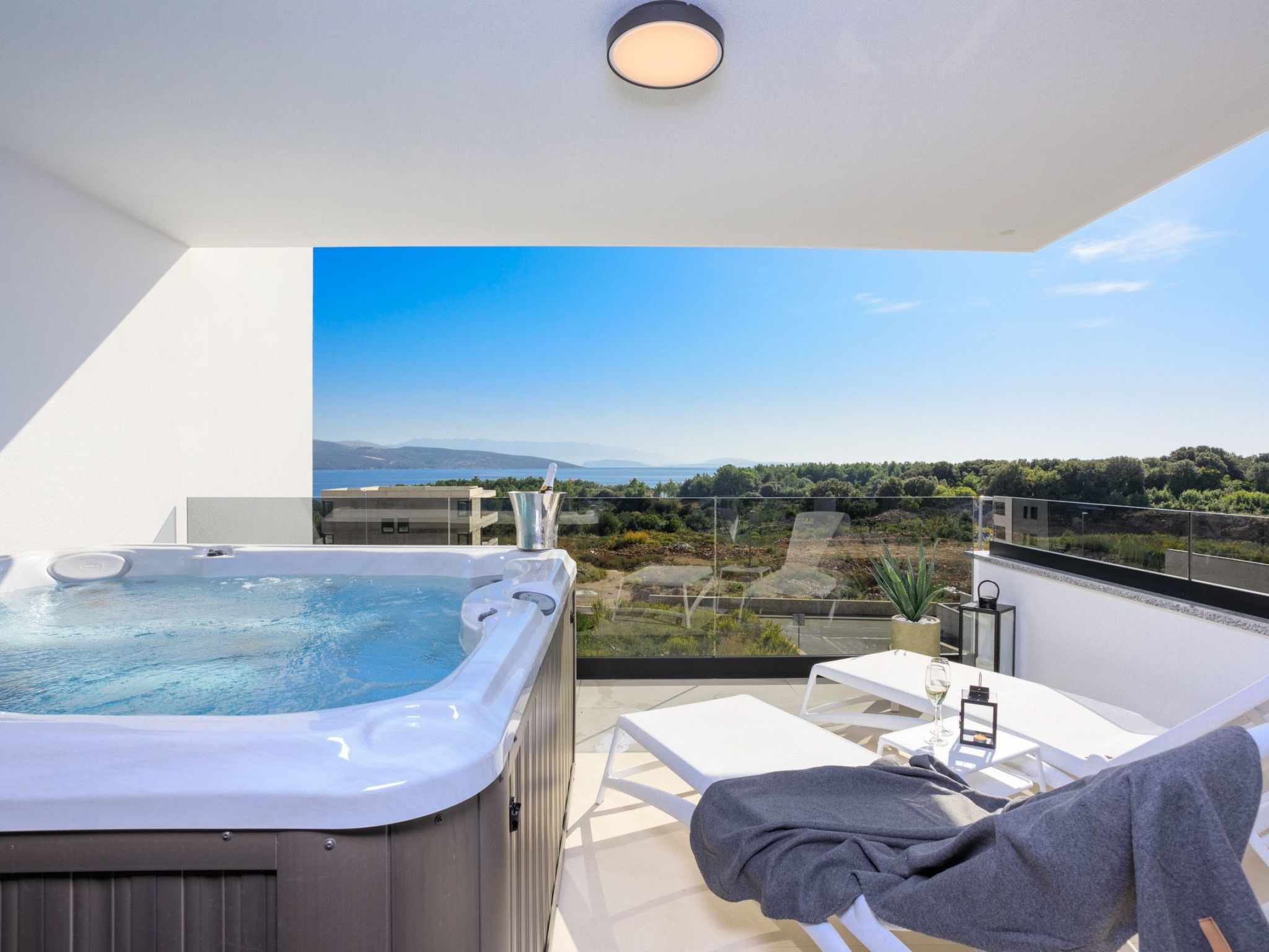 Luxusvilla mit beheiztem Pool in Strandnähe-Image-tags.info