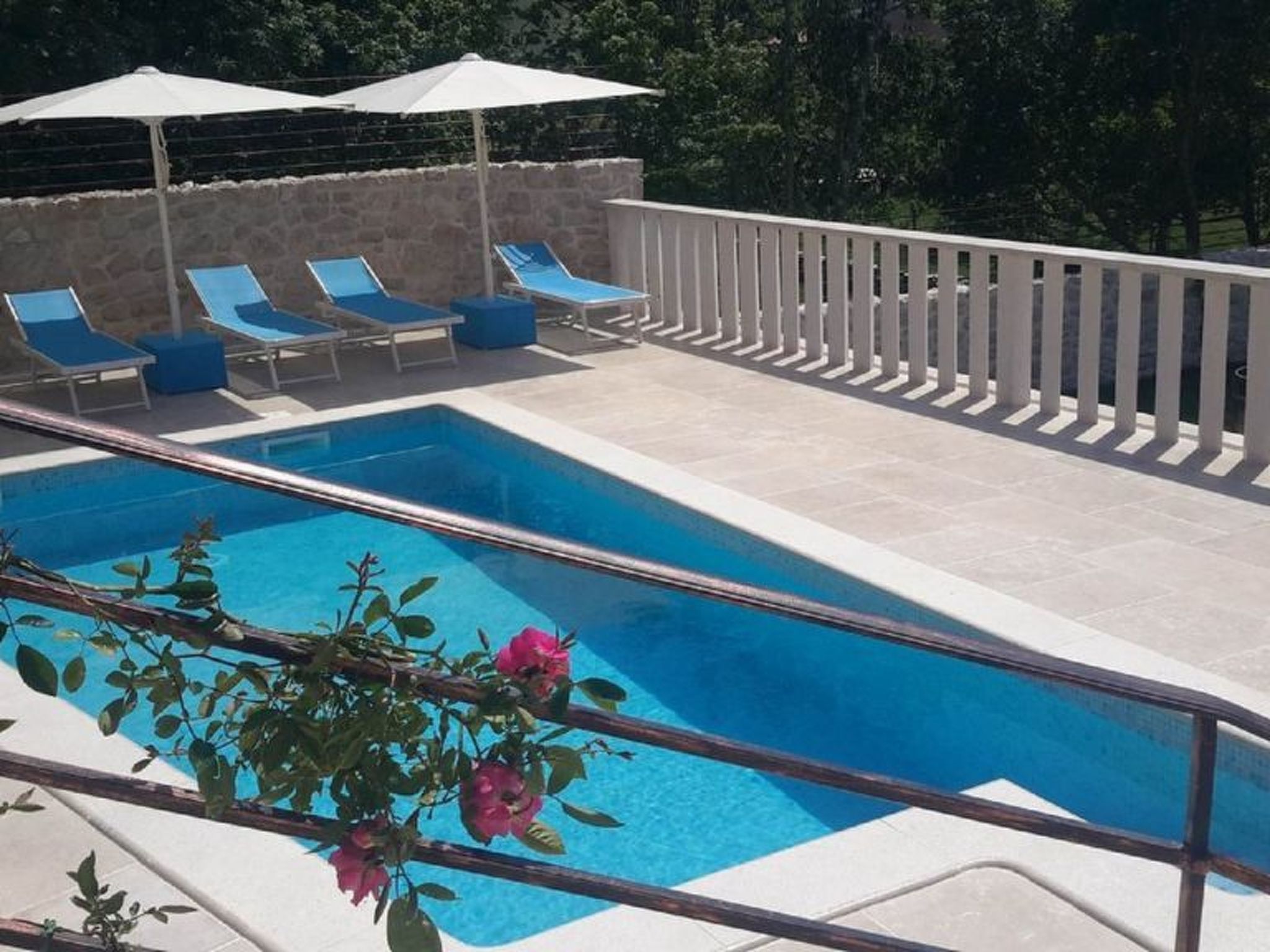 Schöne Steinvilla mit beheiztem Pool und Sauna-Image-tags.info