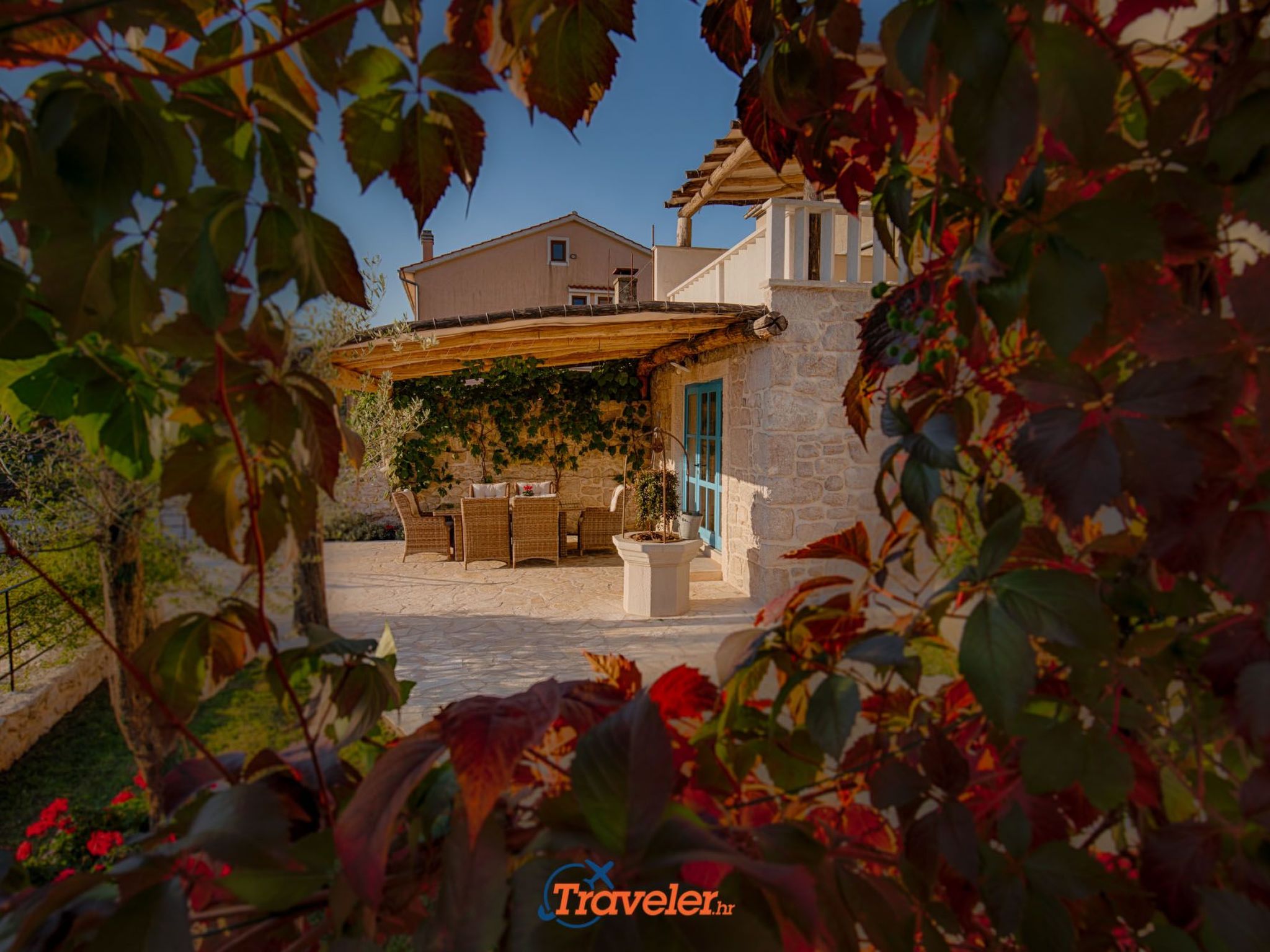 Schöne Steinvilla mit beheiztem Pool und Sauna-Image-tags.info