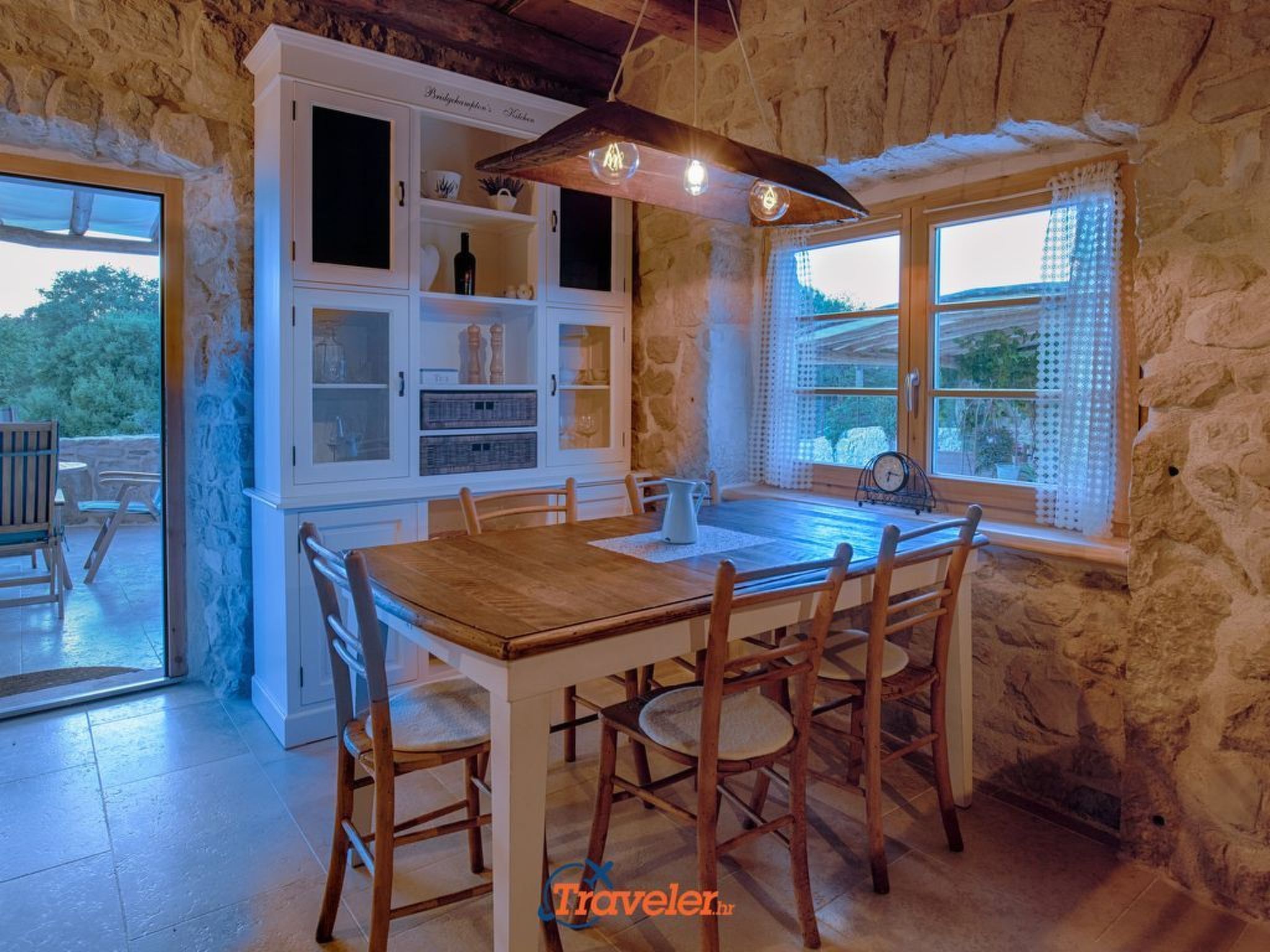 Schöne Steinvilla mit beheiztem Pool und Sauna-Image-tags.info