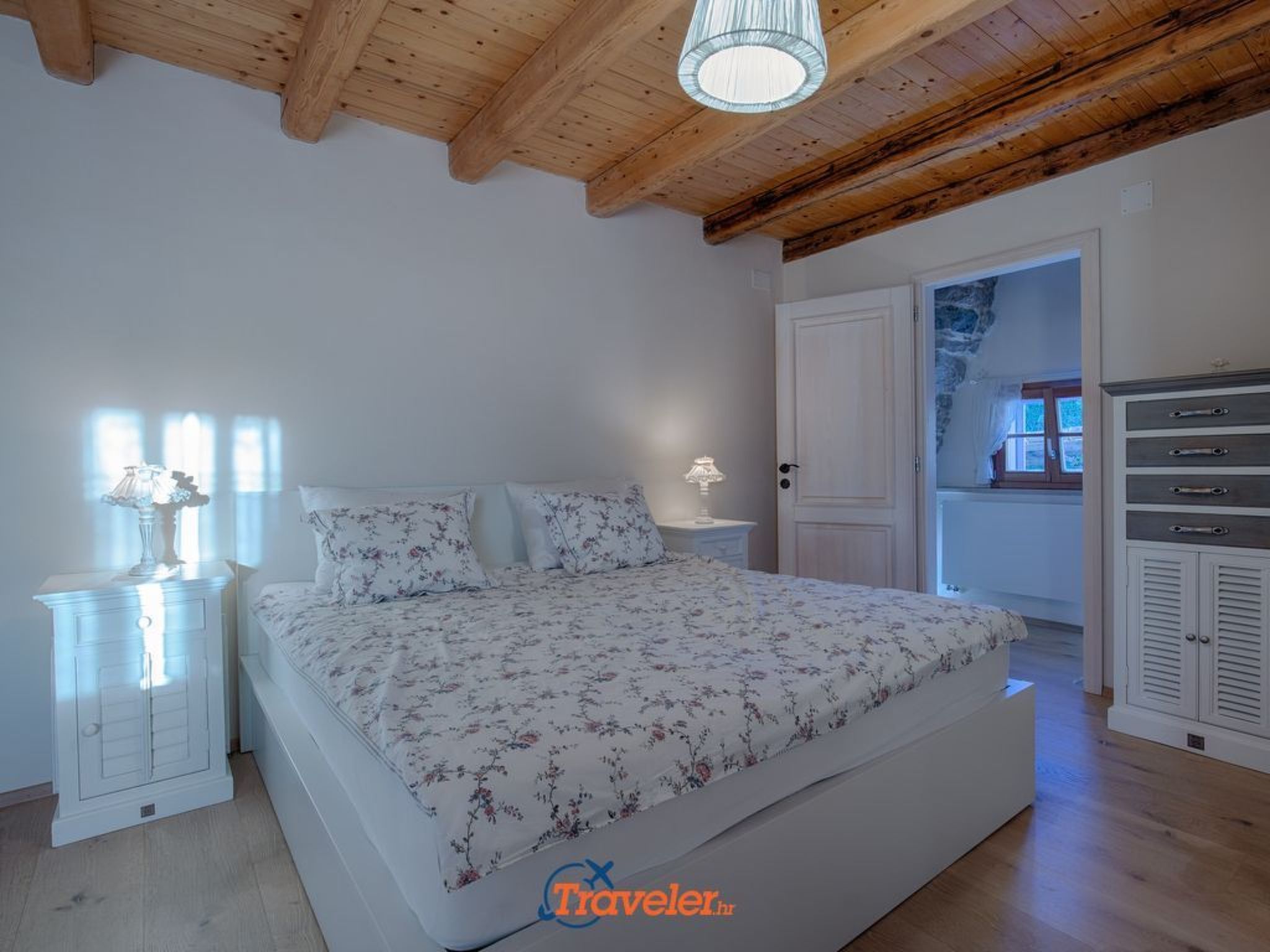 Schöne Steinvilla mit beheiztem Pool und Sauna-Image-tags.info