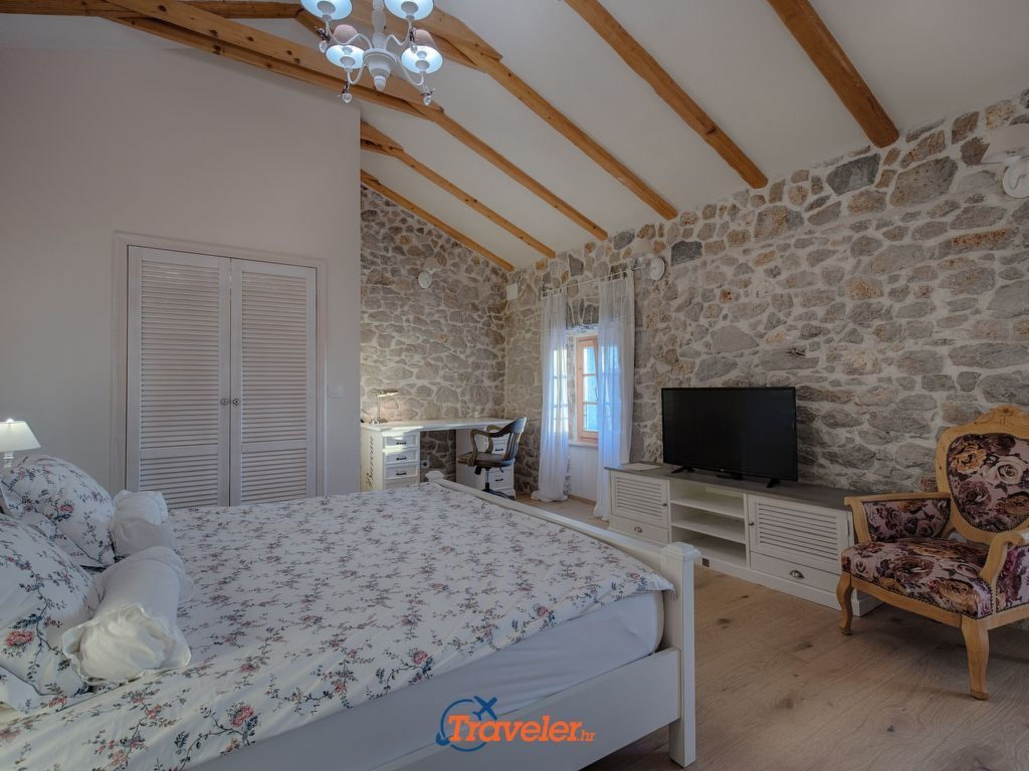 Schöne Steinvilla mit beheiztem Pool und Sauna-Image-tags.info