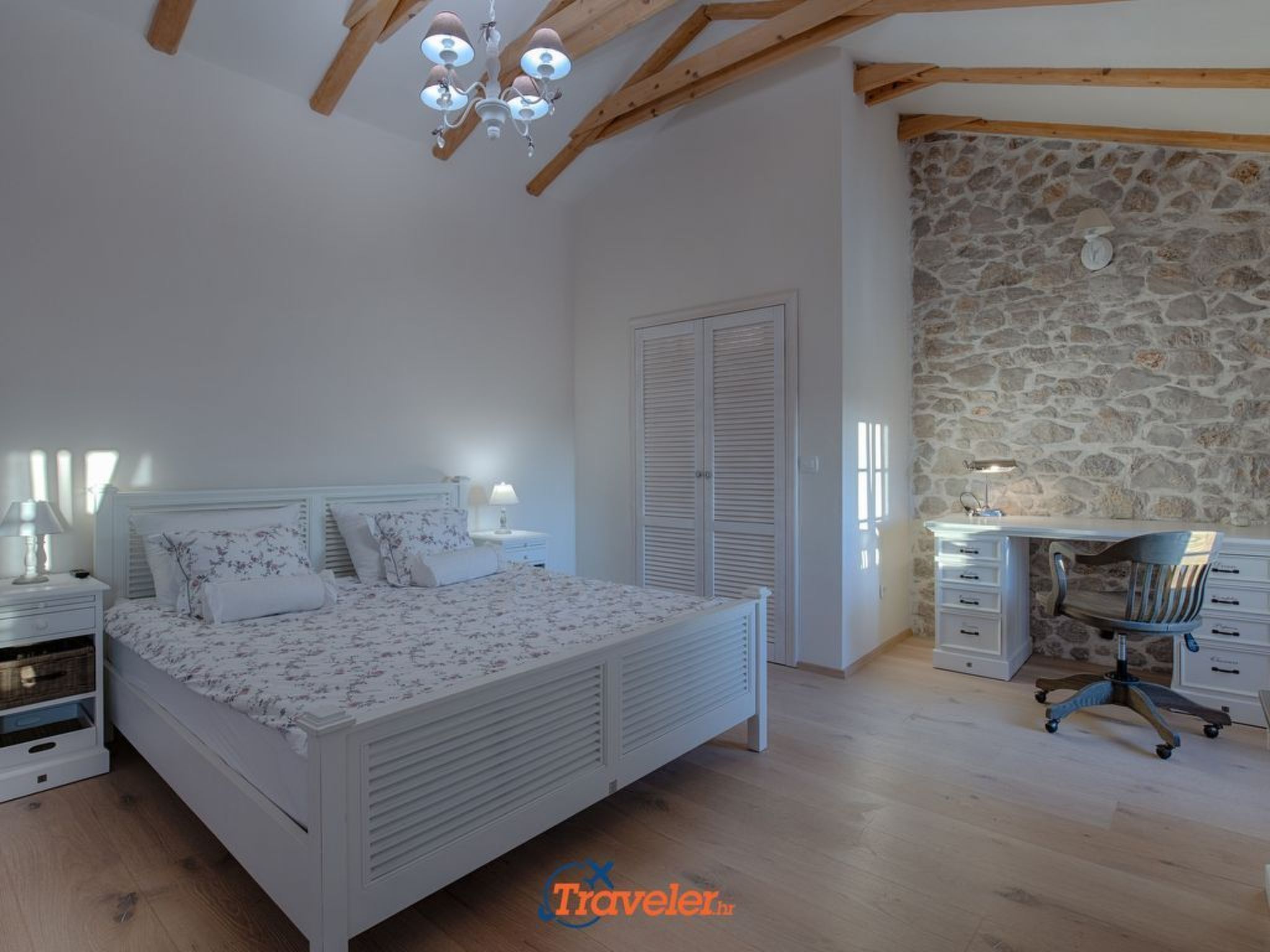 Schöne Steinvilla mit beheiztem Pool und Sauna-Image-tags.info