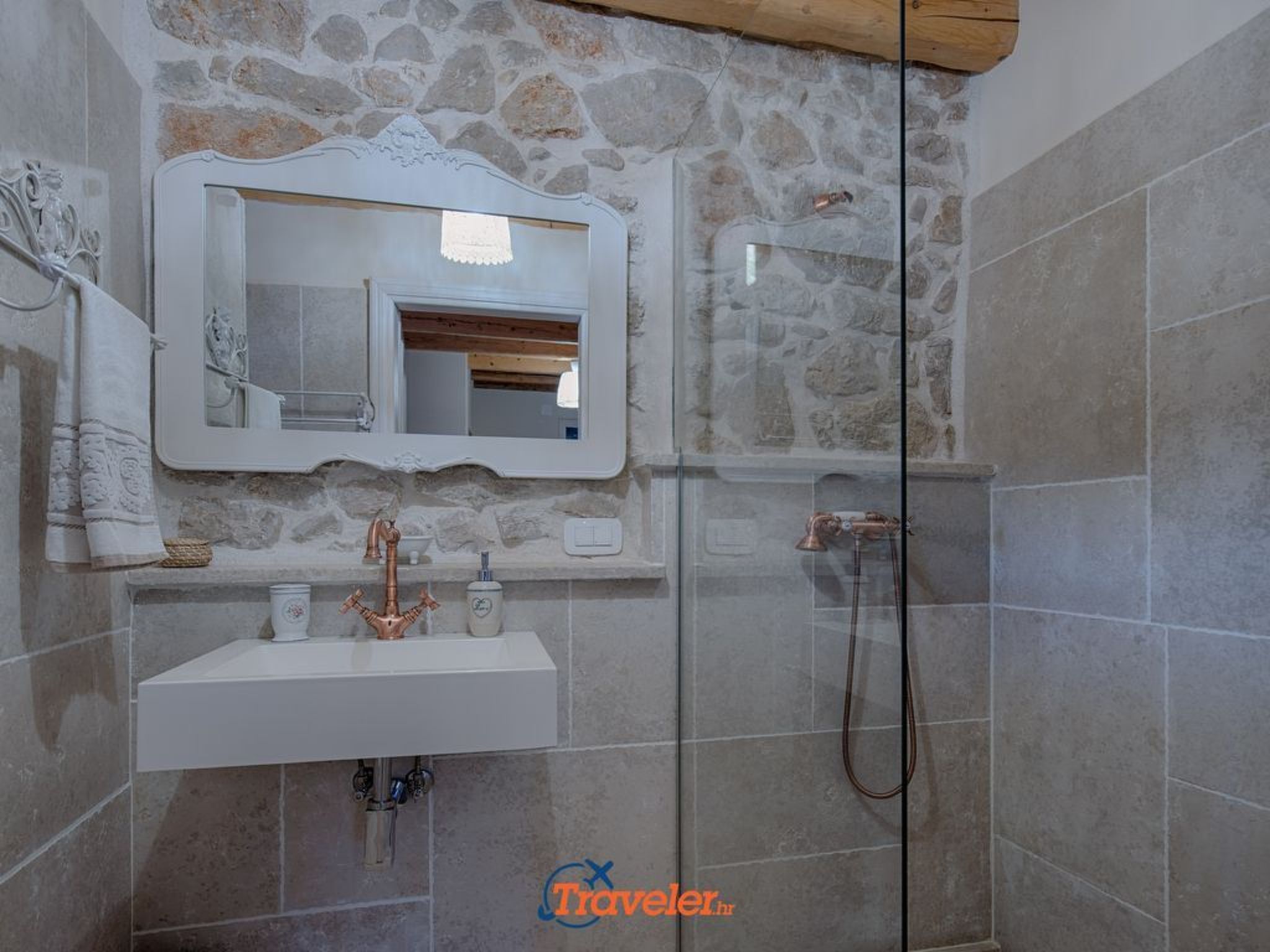 Schöne Steinvilla mit beheiztem Pool und Sauna-Image-tags.info