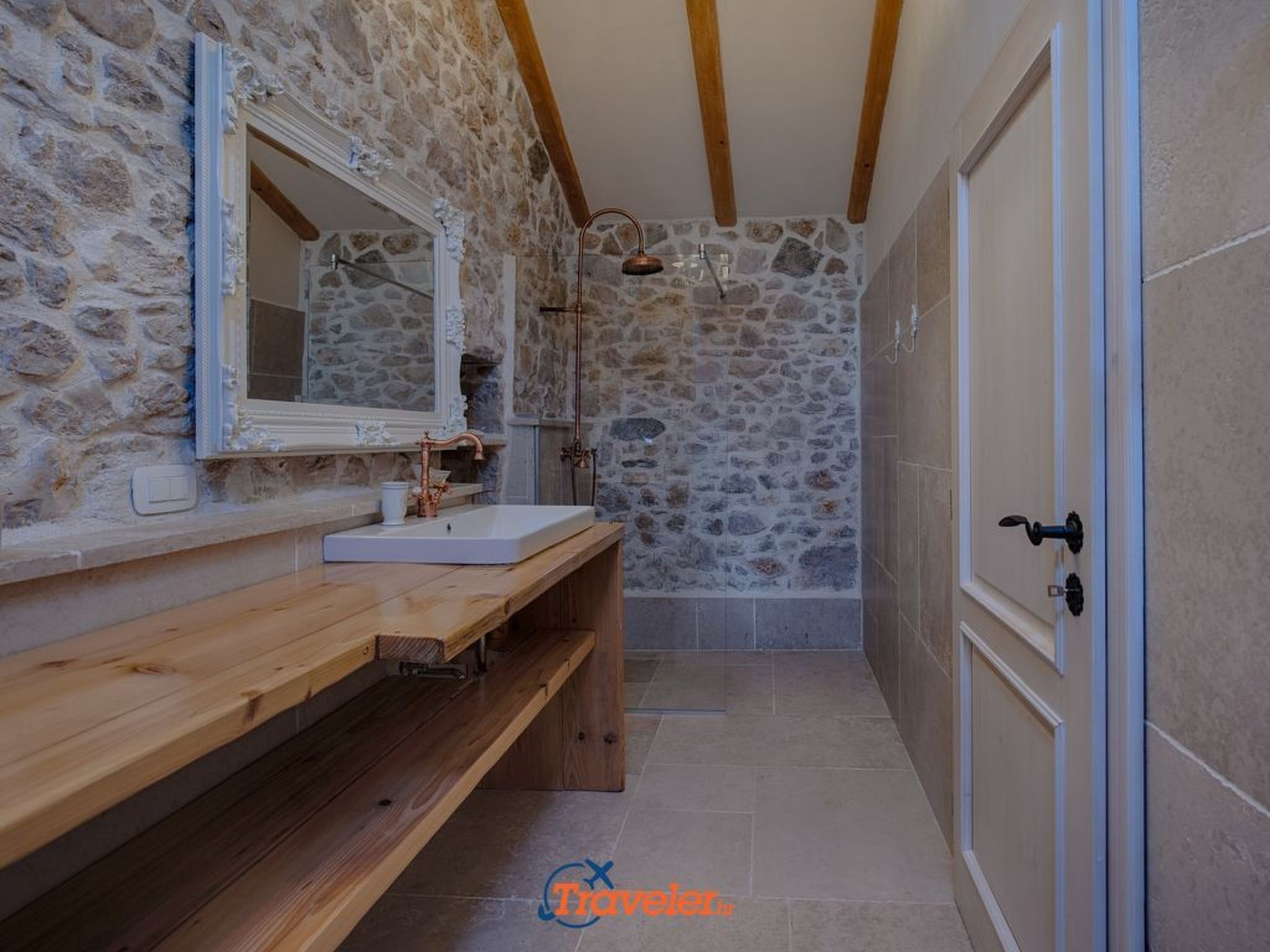 Schöne Steinvilla mit beheiztem Pool und Sauna-Image-tags.info