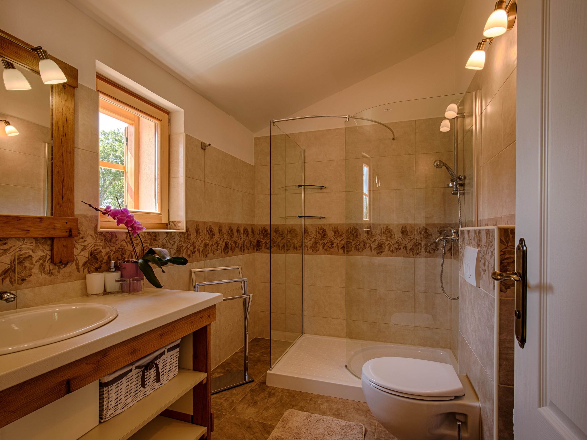 In Kras mit privatem Parkplatz-Image-tags.info