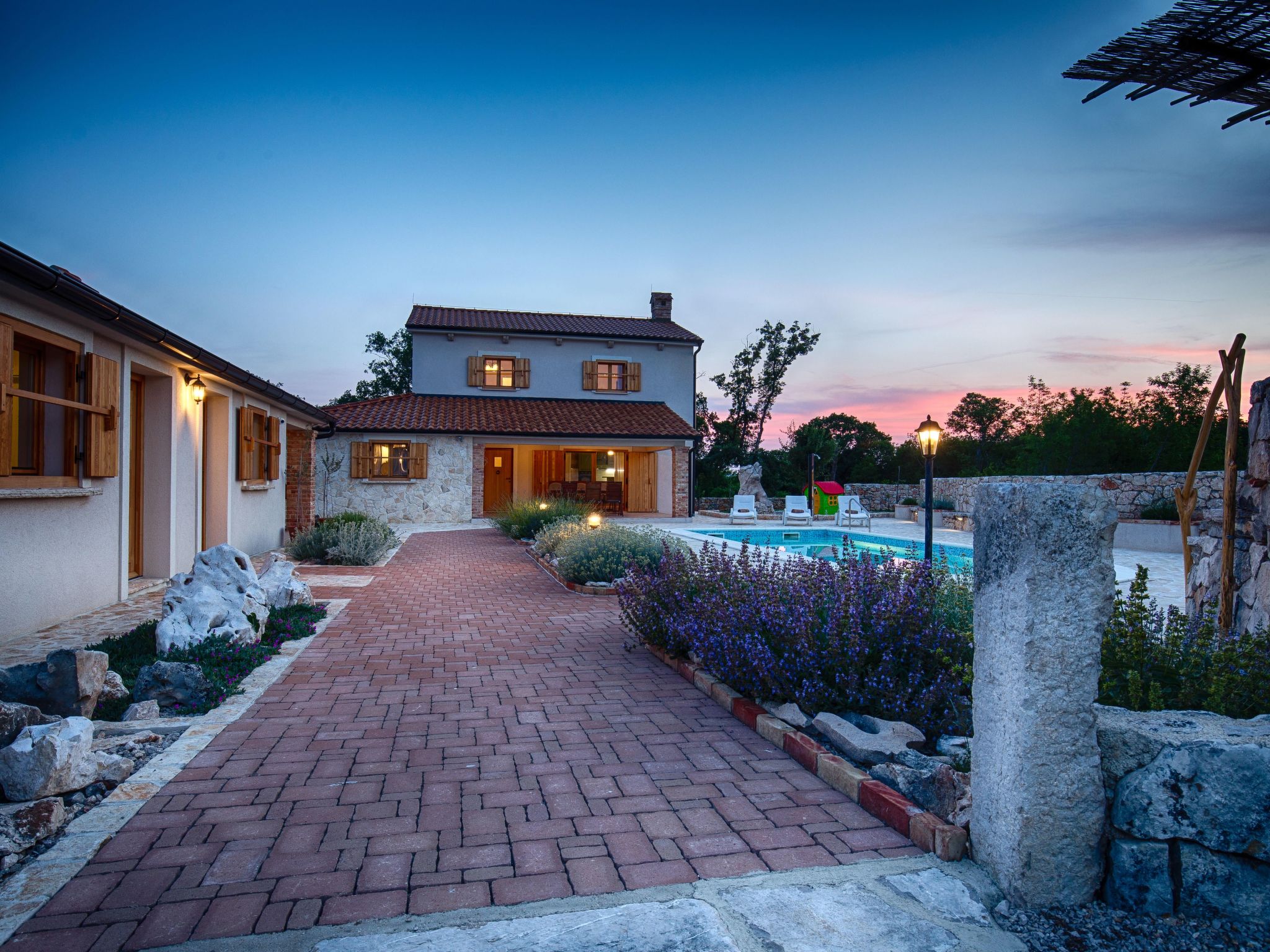 In Kras mit privatem Parkplatz-Image-tags.info