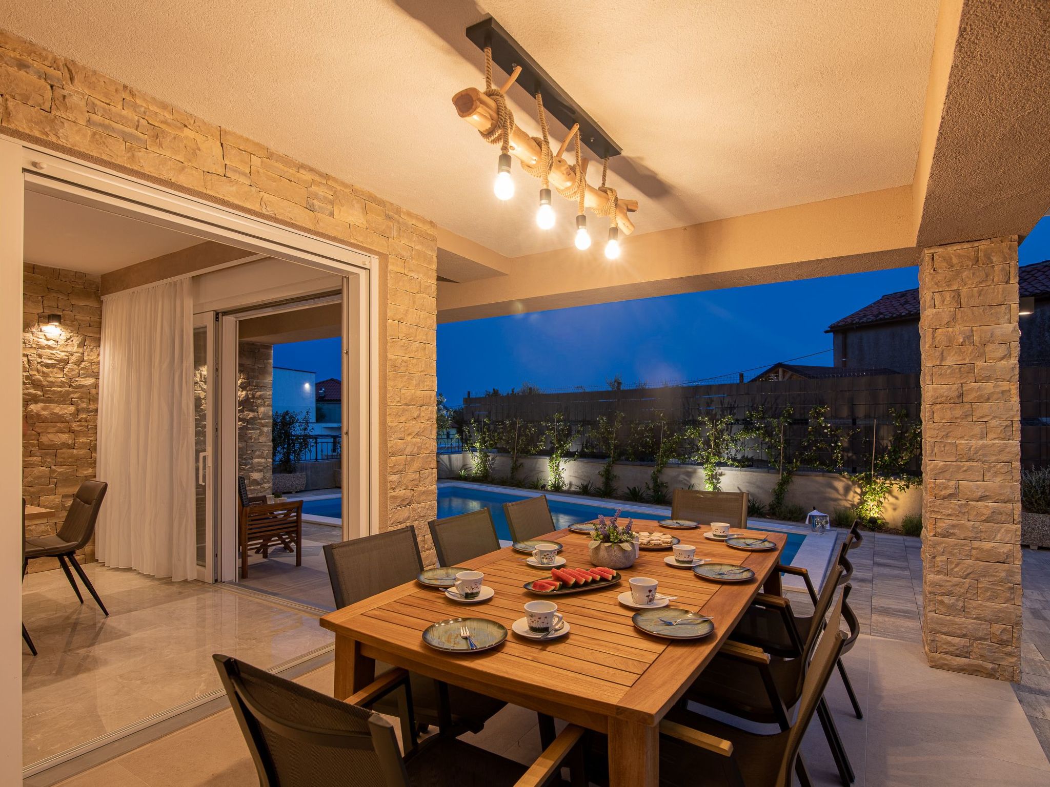 Luxuriöse Villa mit Salzwasserpool in einer ruhigen Gegend-Image-tags.info