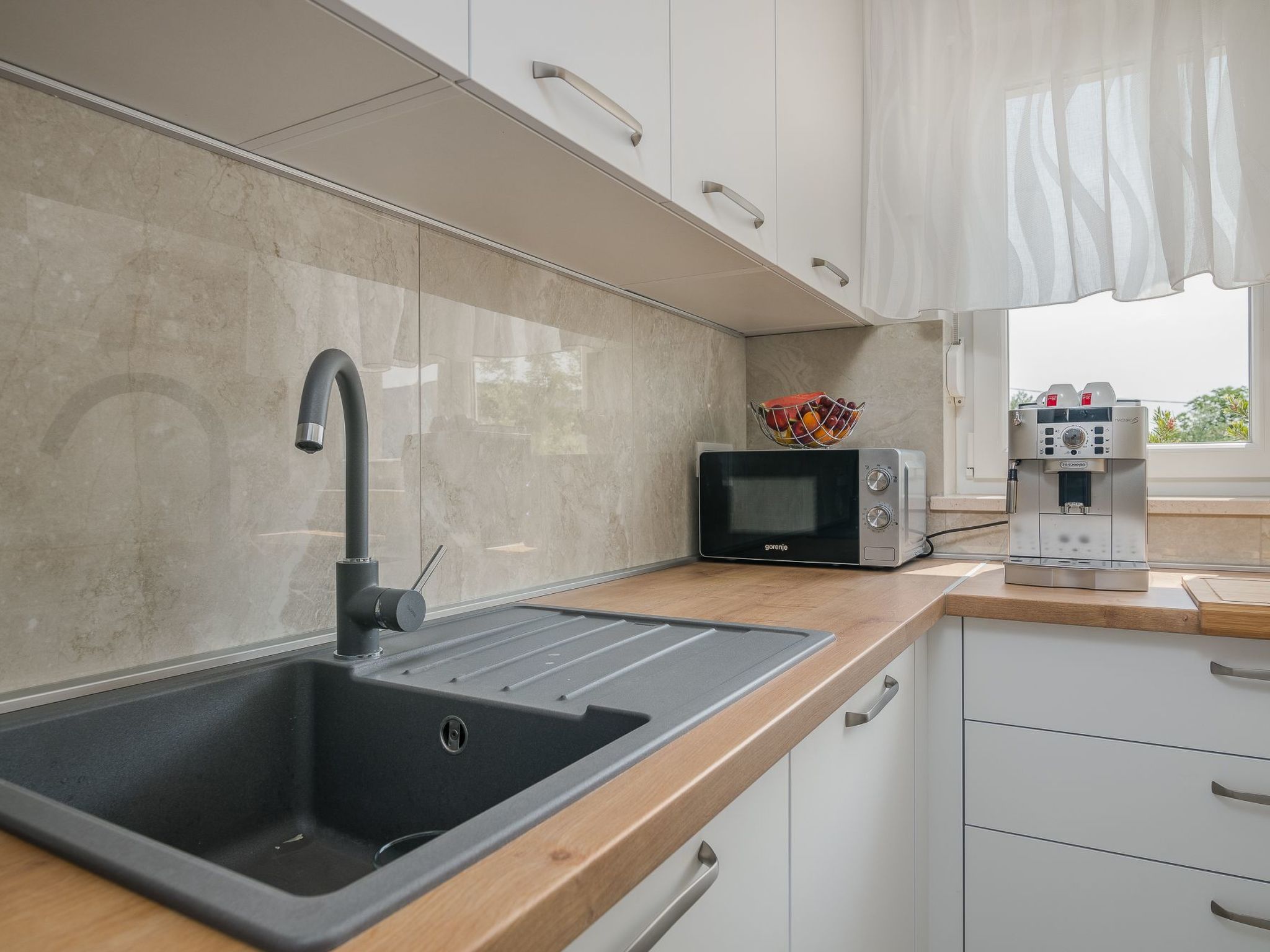 Luxuriöse Villa mit Salzwasserpool in einer ruhigen Gegend-Image-tags.info