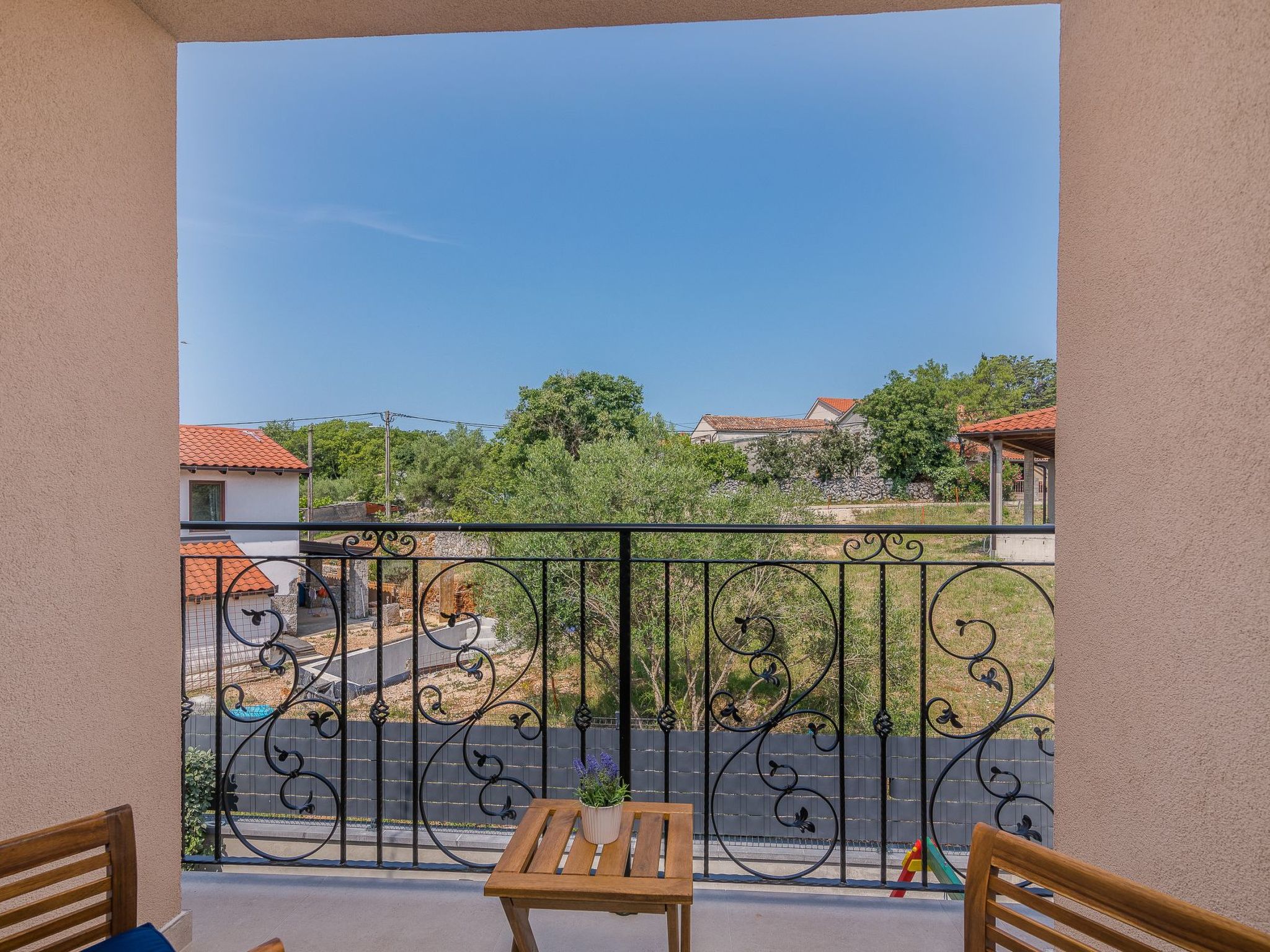 Luxuriöse Villa mit Salzwasserpool in einer ruhigen Gegend-Image-tags.info