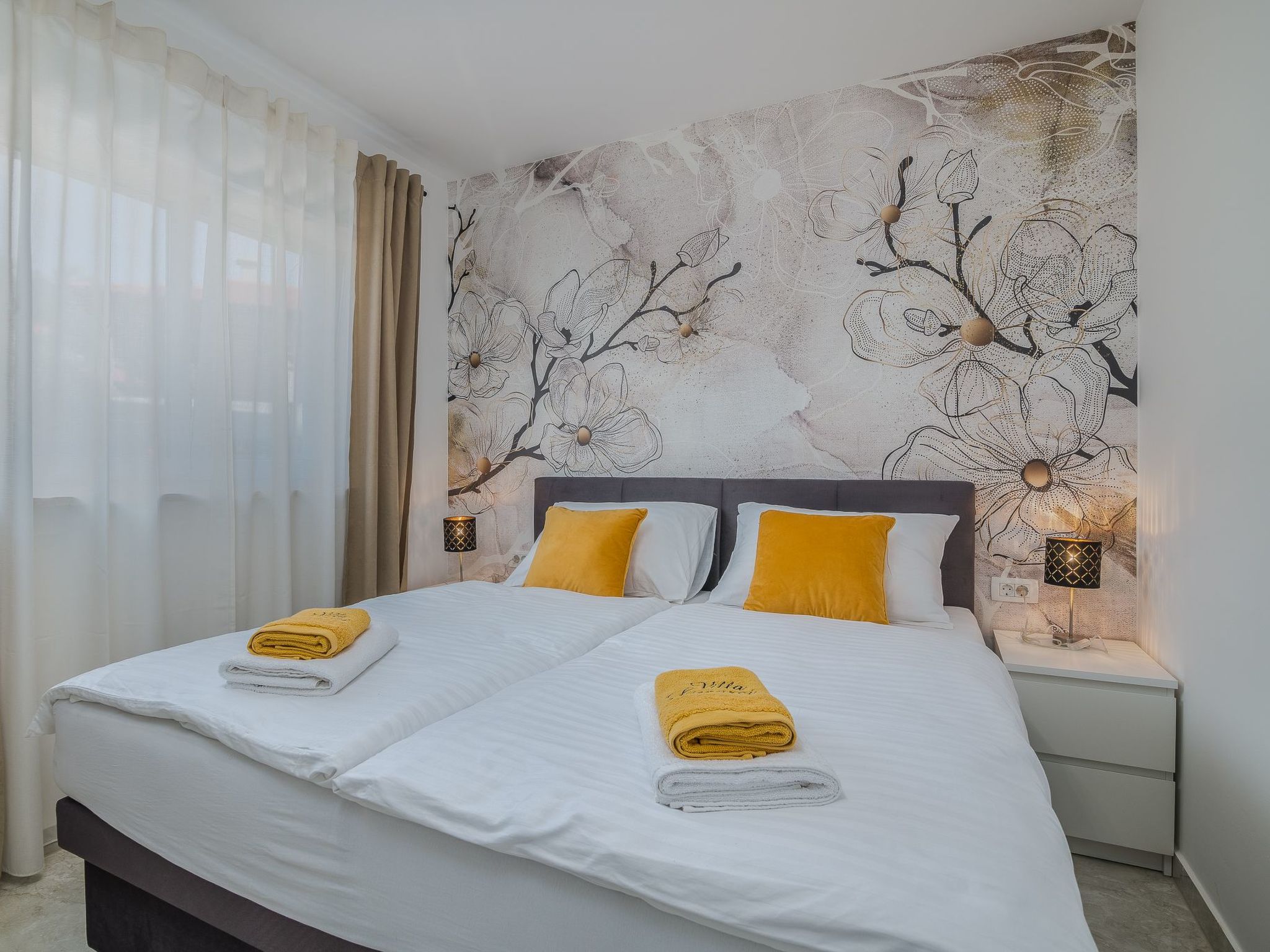 Luxuriöse Villa mit Salzwasserpool in einer ruhigen Gegend-Image-tags.info