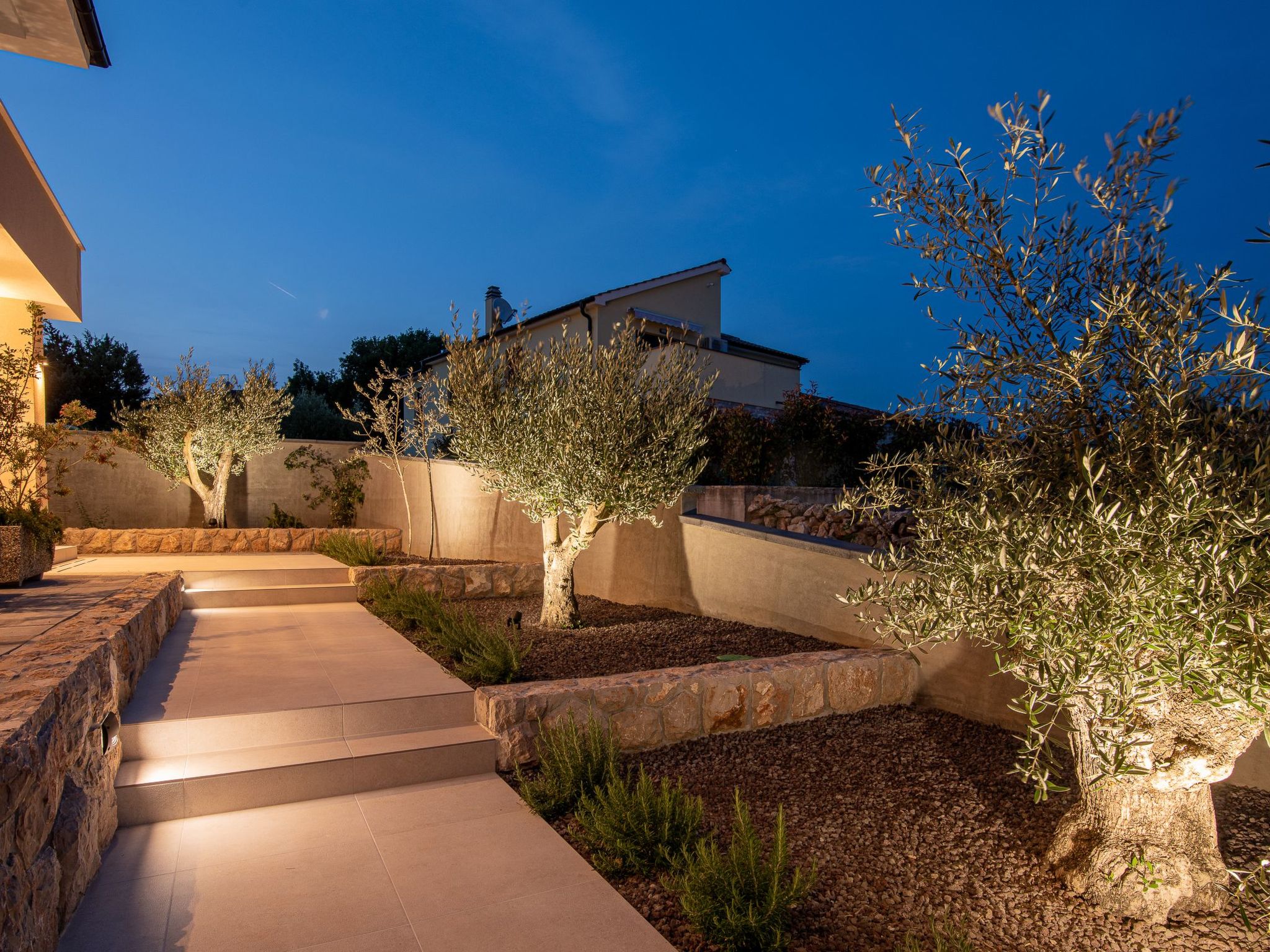 Luxuriöse Villa mit Salzwasserpool in einer ruhigen Gegend-Image-tags.info