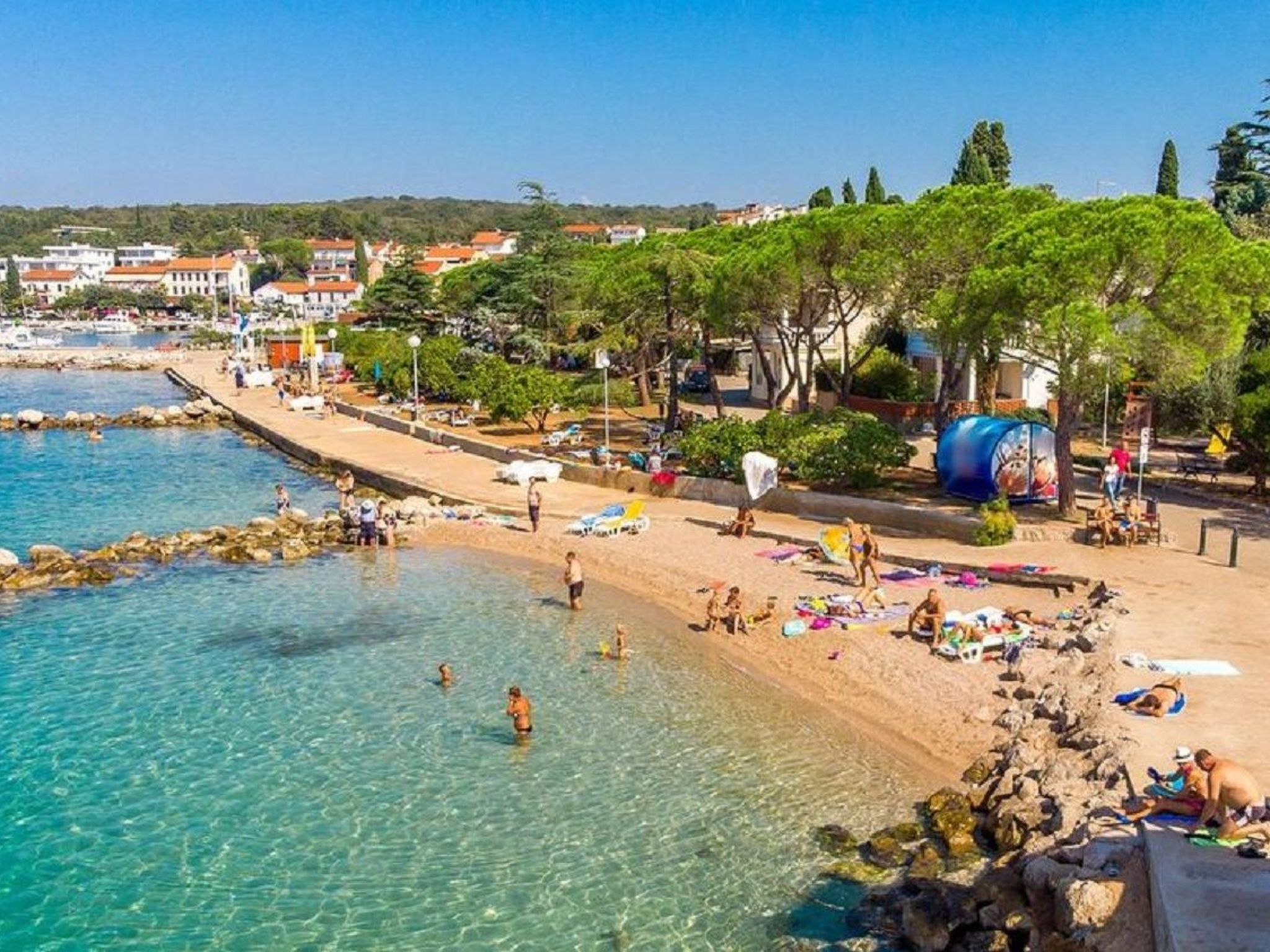 Schone Villa mit Pool, Meerblick, Strand-Image-tags.info