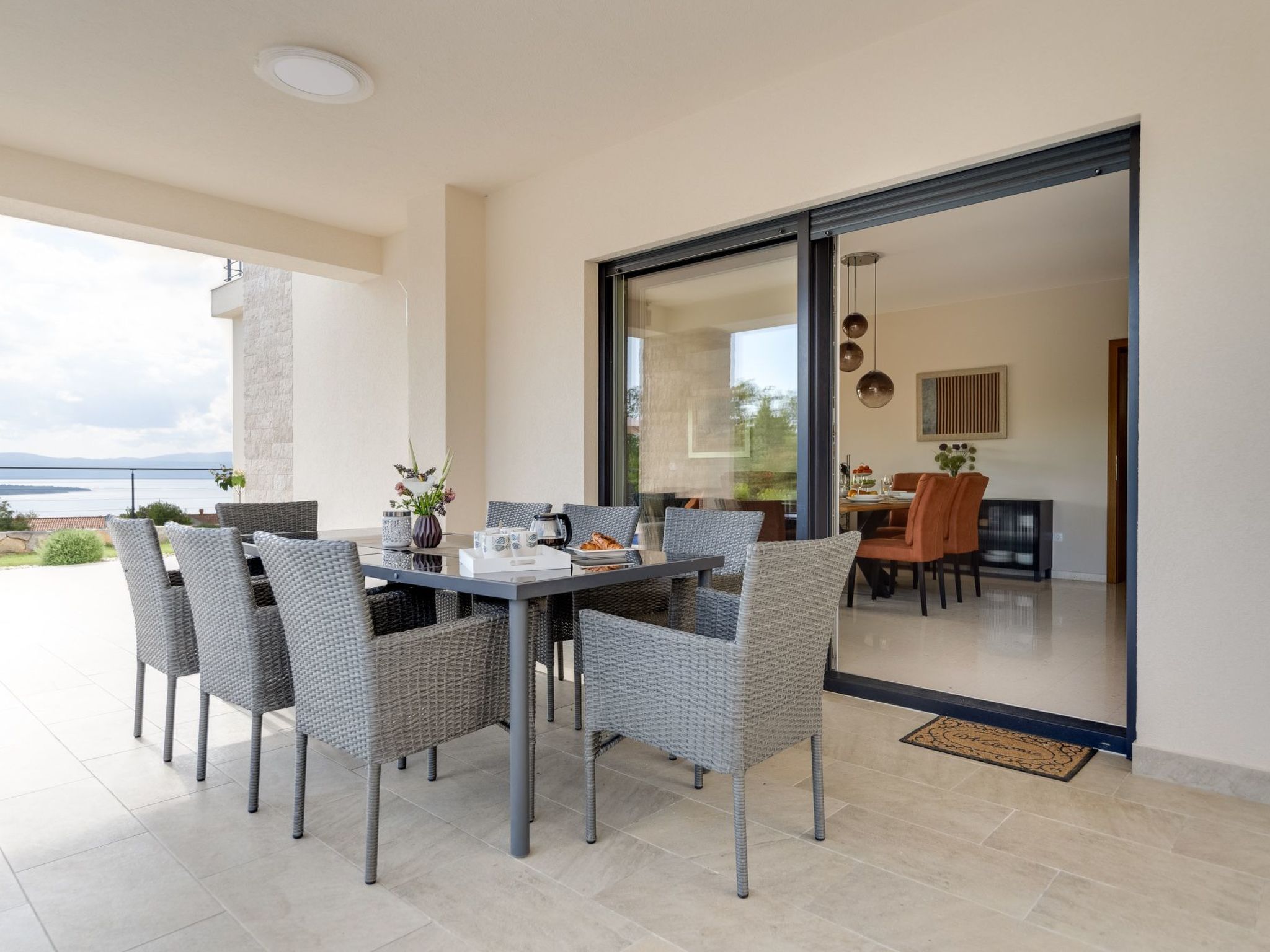 Schone Villa mit Pool, Meerblick, Strand-Image-tags.info