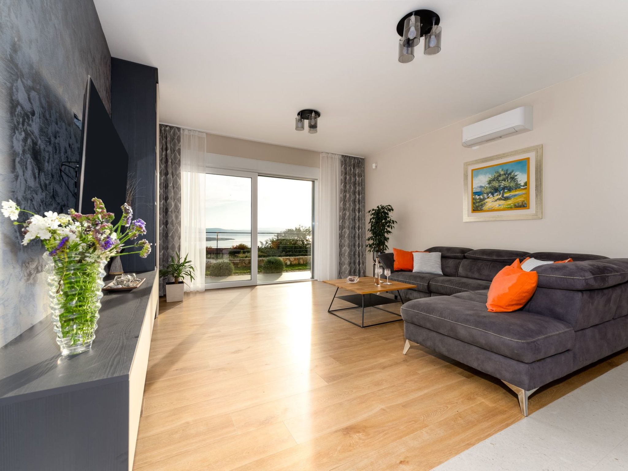 Schone Villa mit Pool, Meerblick, Strand-Image-tags.info