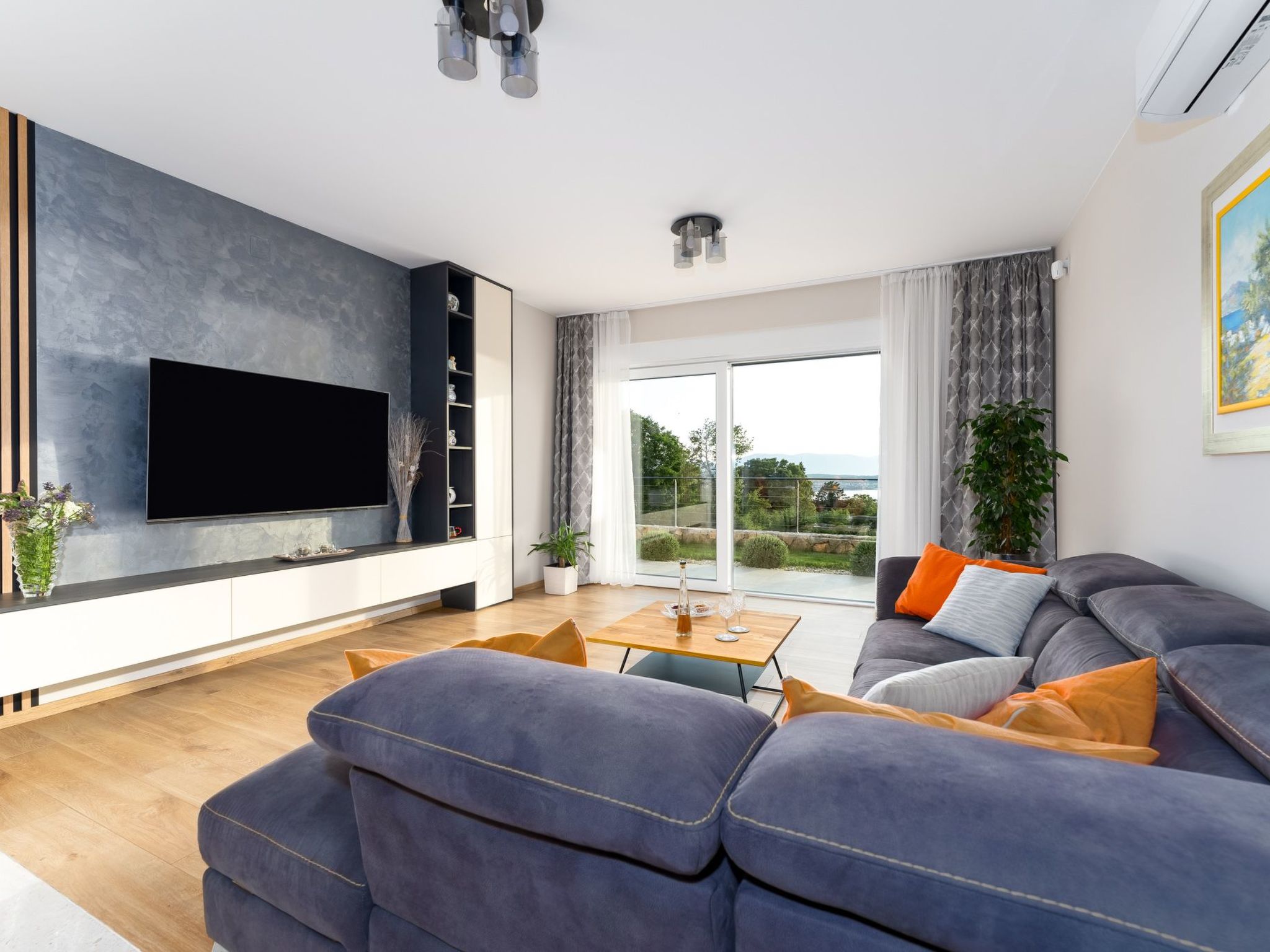 Schone Villa mit Pool, Meerblick, Strand-Image-tags.info