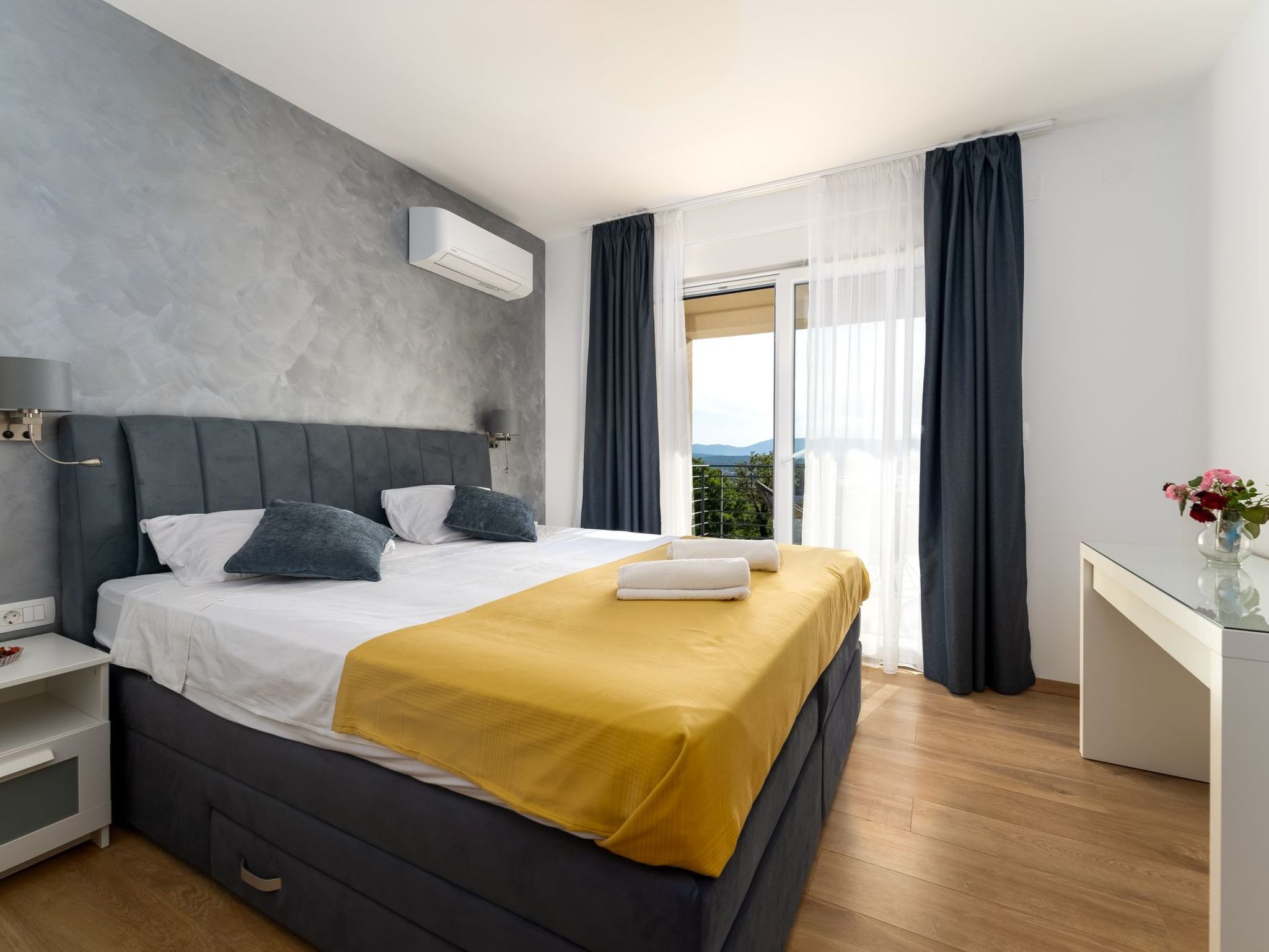 Schone Villa mit Pool, Meerblick, Strand-Image-tags.info