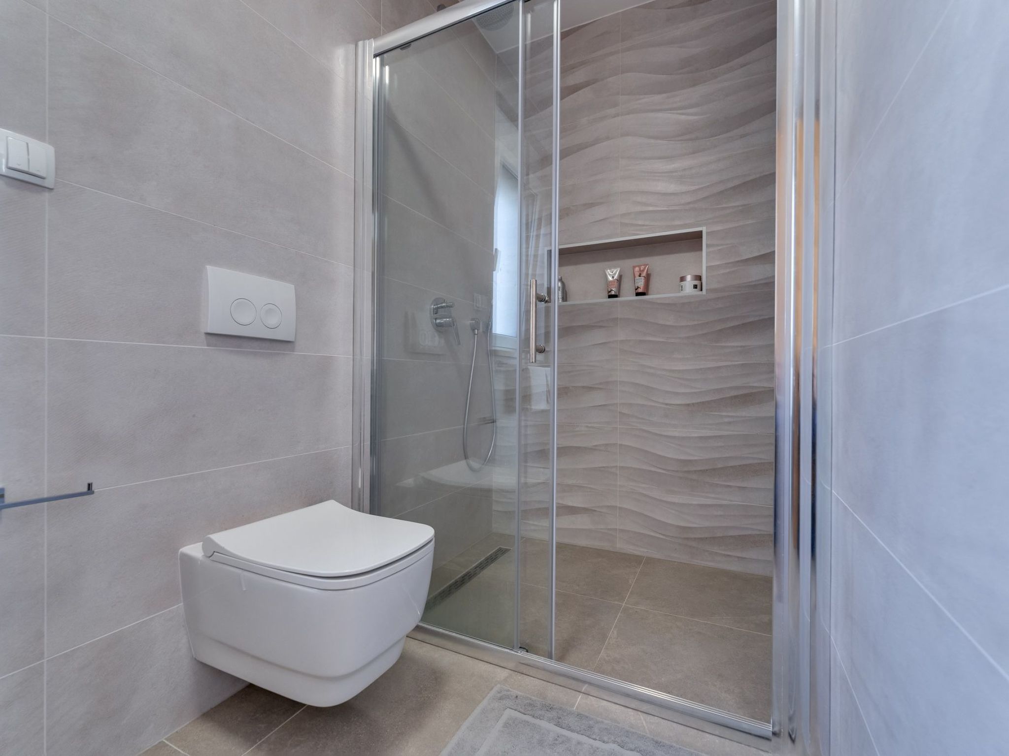 Schone Villa mit Pool, Meerblick, Strand-Image-tags.info