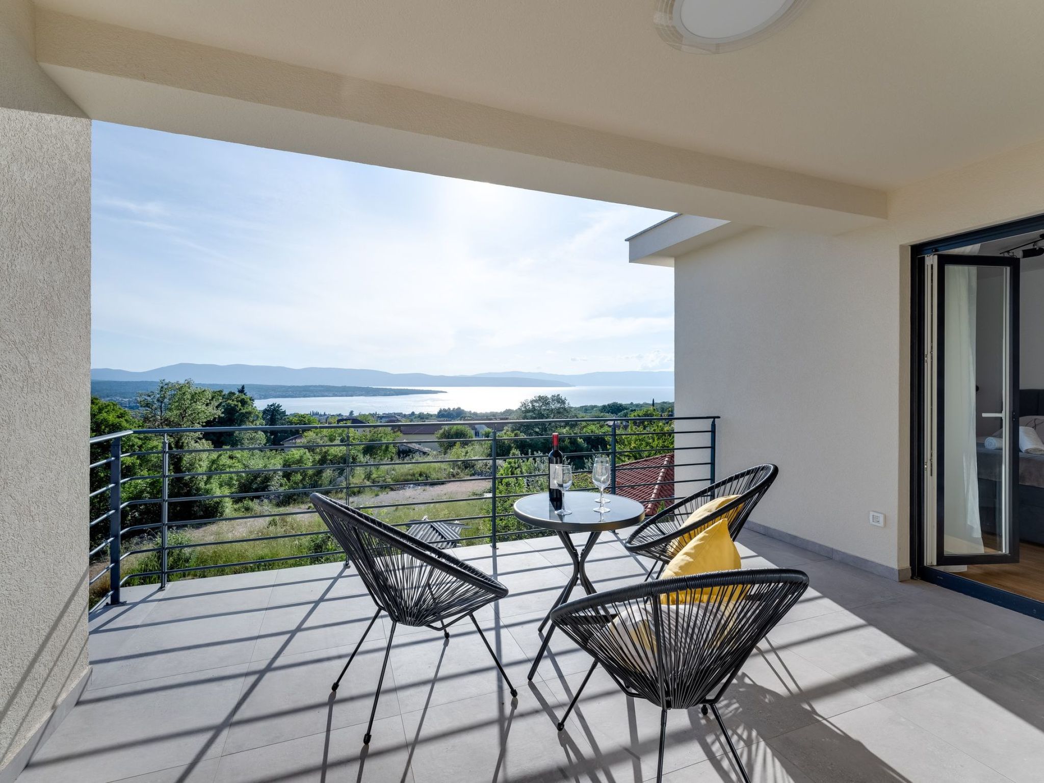 Schone Villa mit Pool, Meerblick, Strand-Image-tags.info