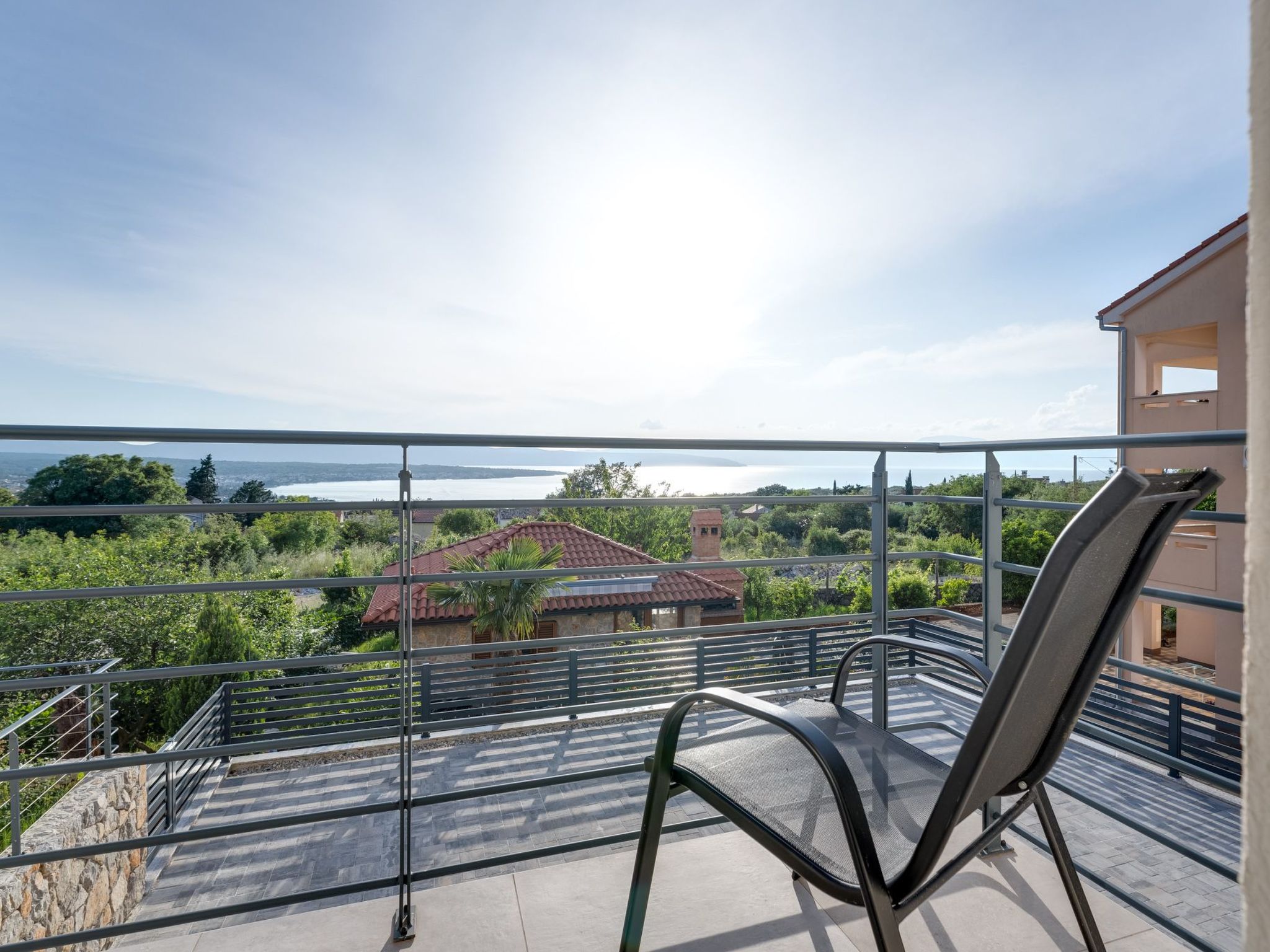 Schone Villa mit Pool, Meerblick, Strand-Image-tags.info