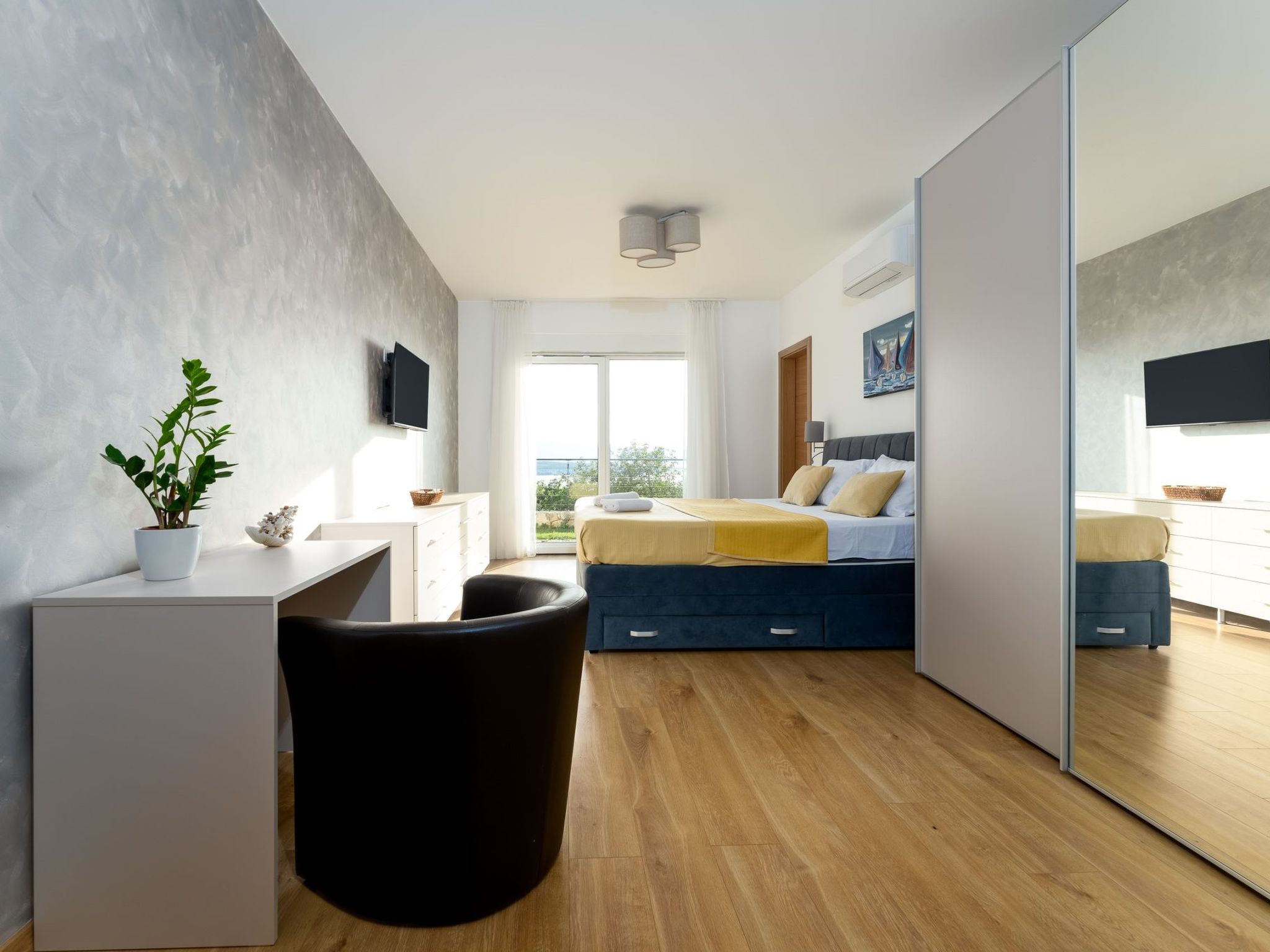 Schone Villa mit Pool, Meerblick, Strand-Image-tags.info