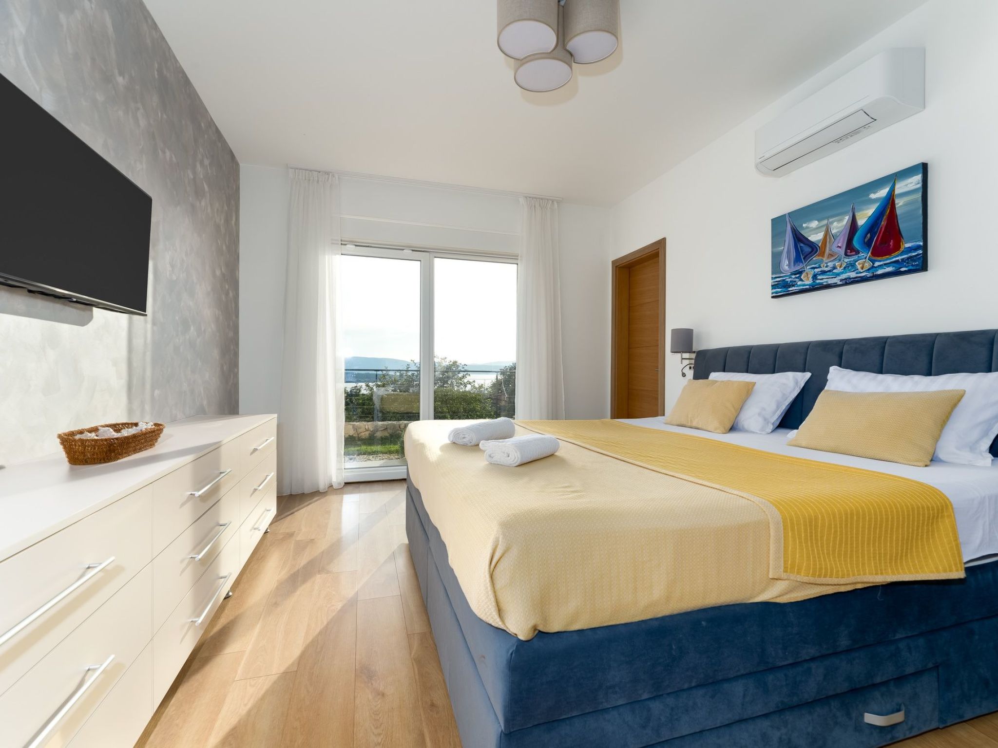 Schone Villa mit Pool, Meerblick, Strand-Image-tags.info