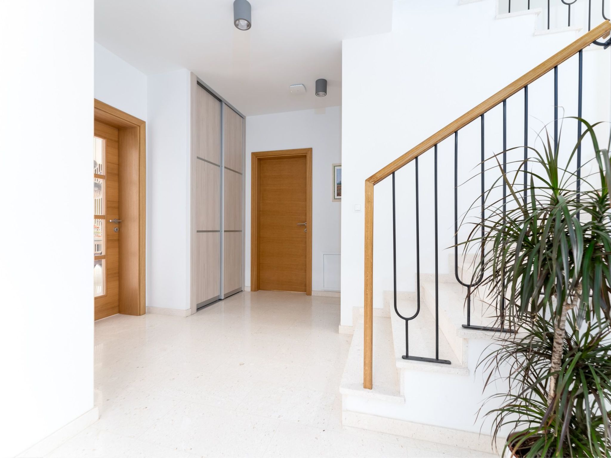 Schone Villa mit Pool, Meerblick, Strand-Image-tags.info