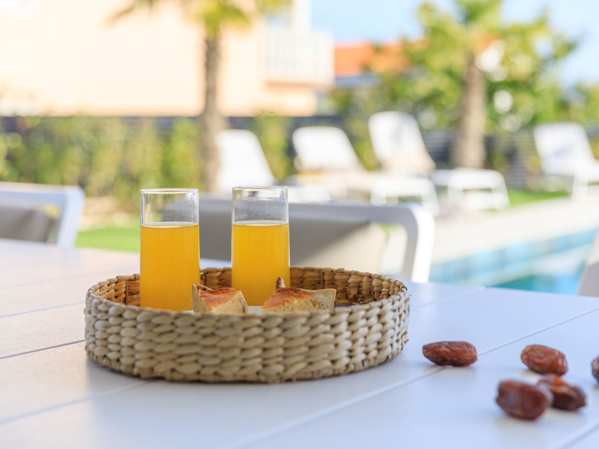 Neue moderne Villa mit Pool in der Nähe von dem Strand und mit grandiosem Meerb-Image-tags.info