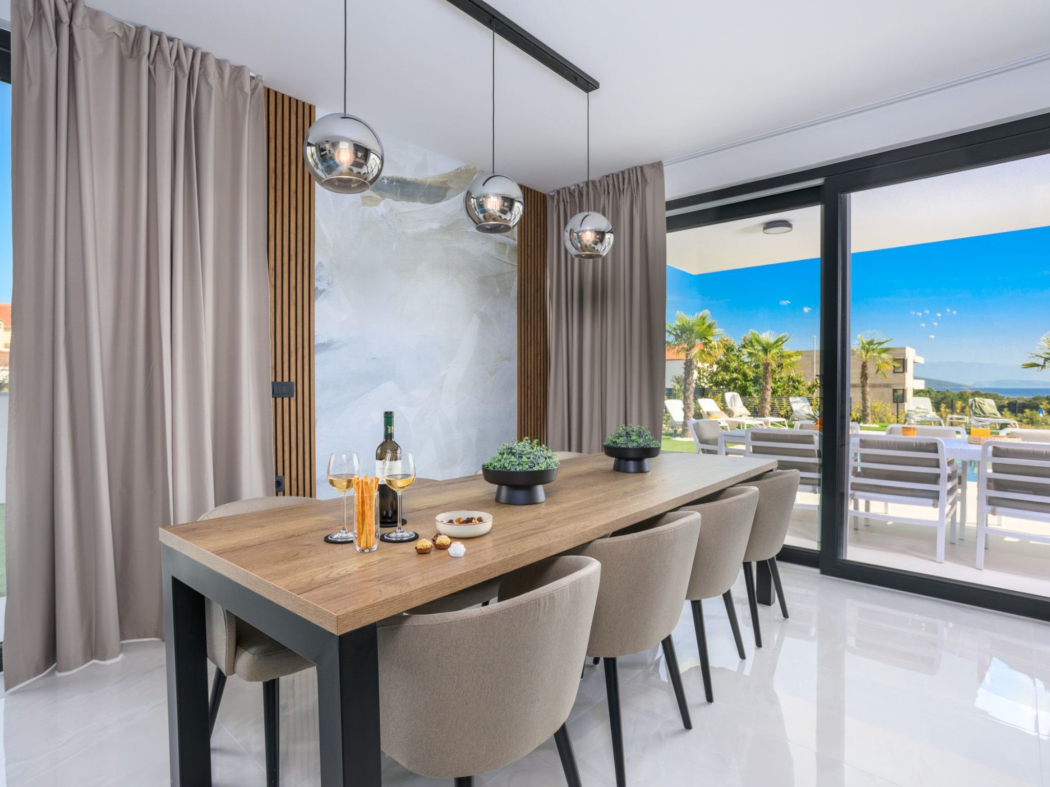 Neue moderne Villa mit Pool in der Nähe von dem Strand und mit grandiosem Meerb-Image-tags.info