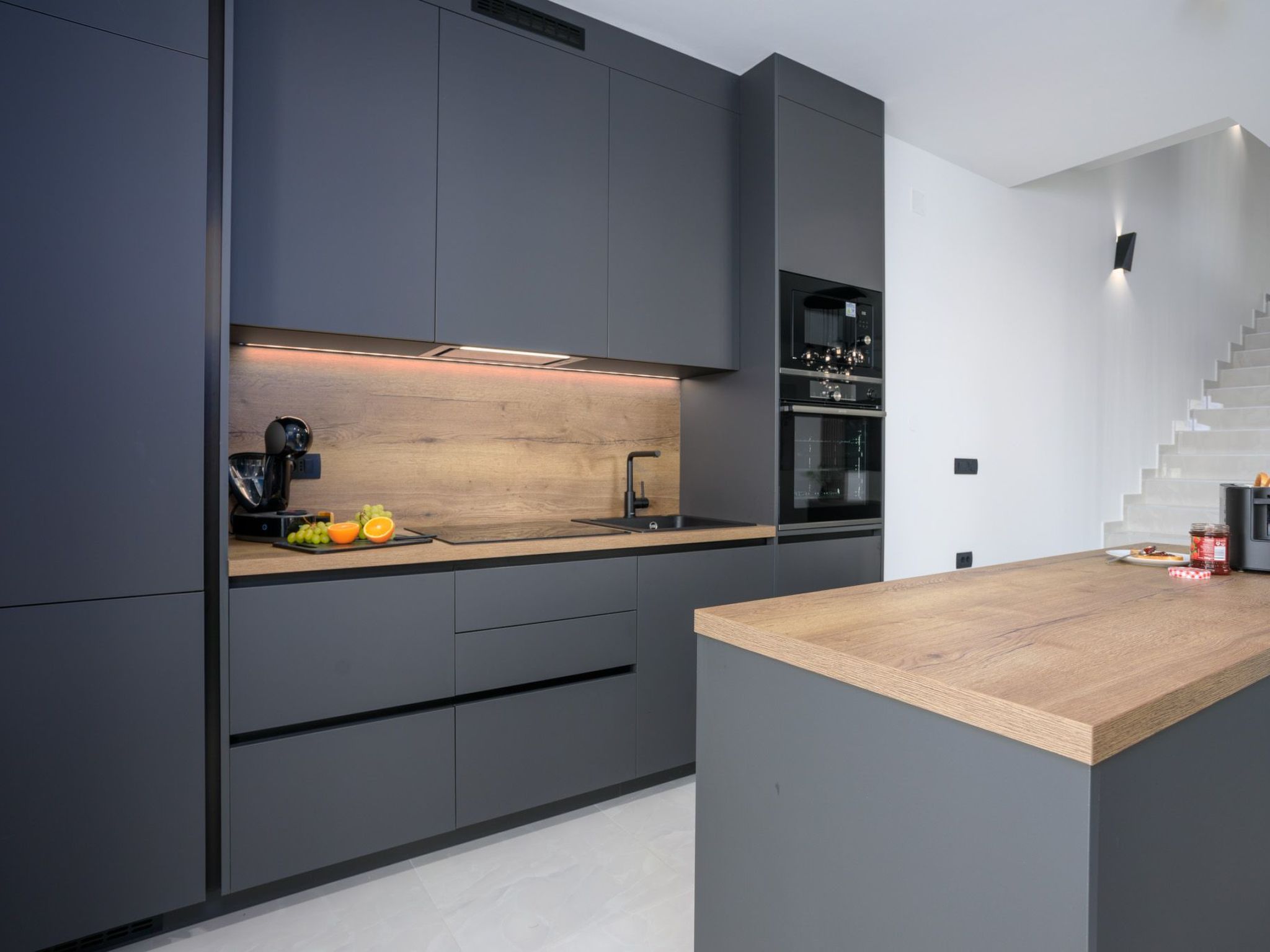 Neue moderne Villa mit Pool in der Nähe von dem Strand und mit grandiosem Meerb-Image-tags.info