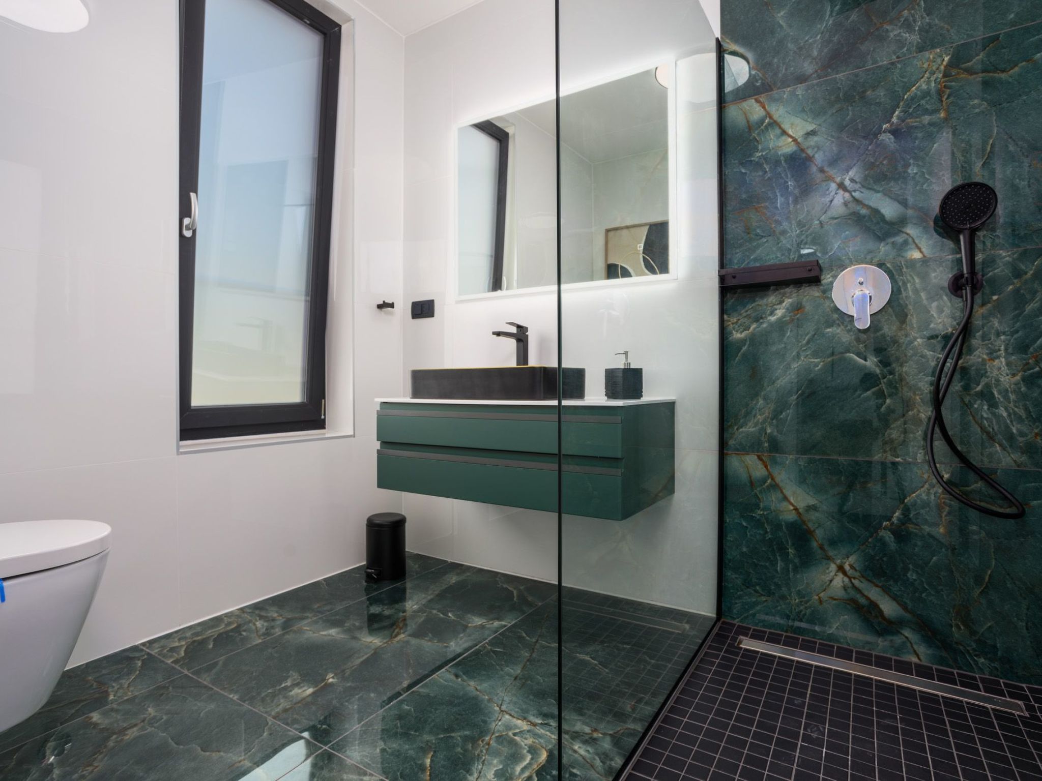 Neue moderne Villa mit Pool in der Nähe von dem Strand und mit grandiosem Meerb-Image-tags.info