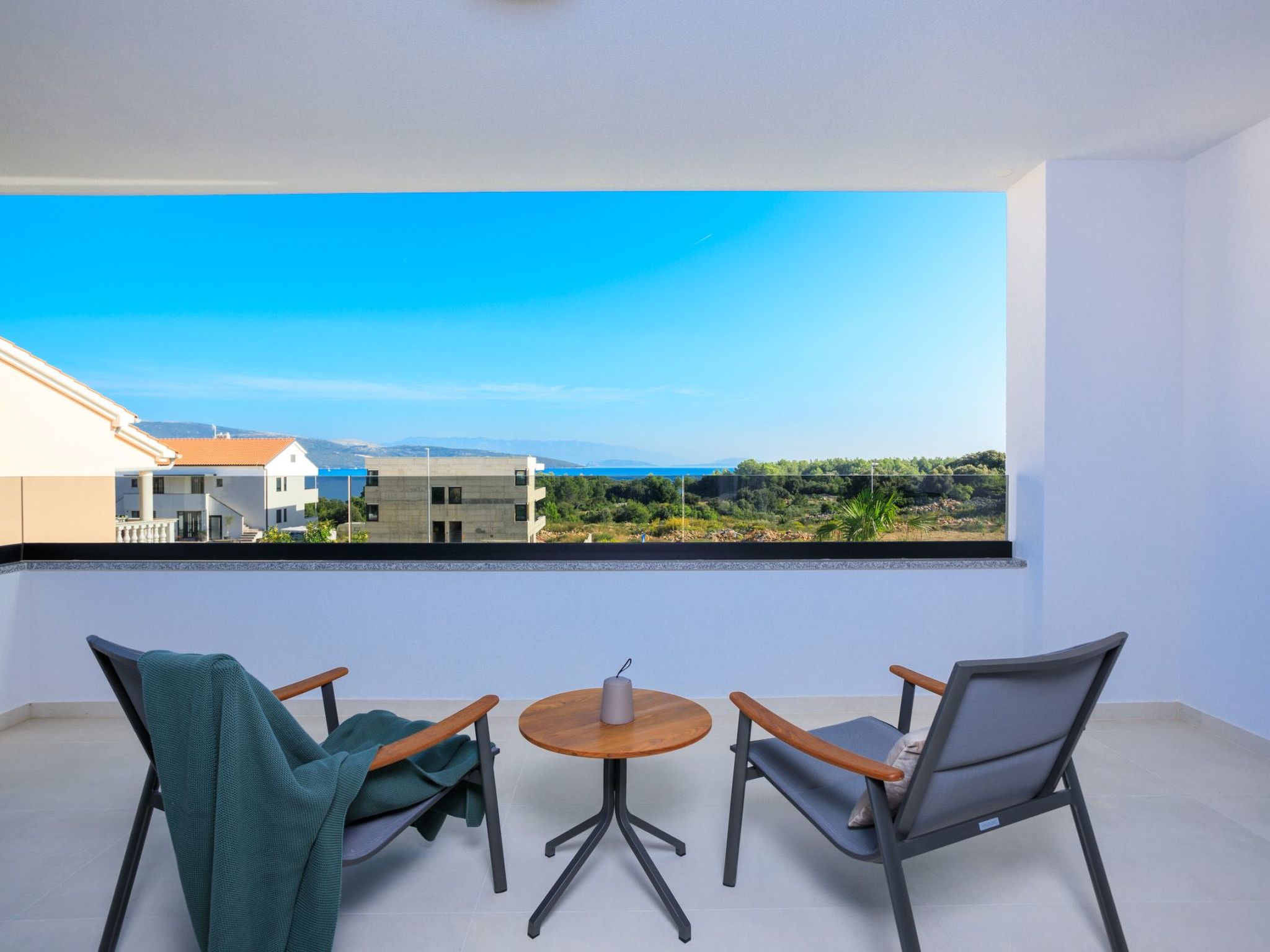 Neue moderne Villa mit Pool in der Nähe von dem Strand und mit grandiosem Meerb-Image-tags.info