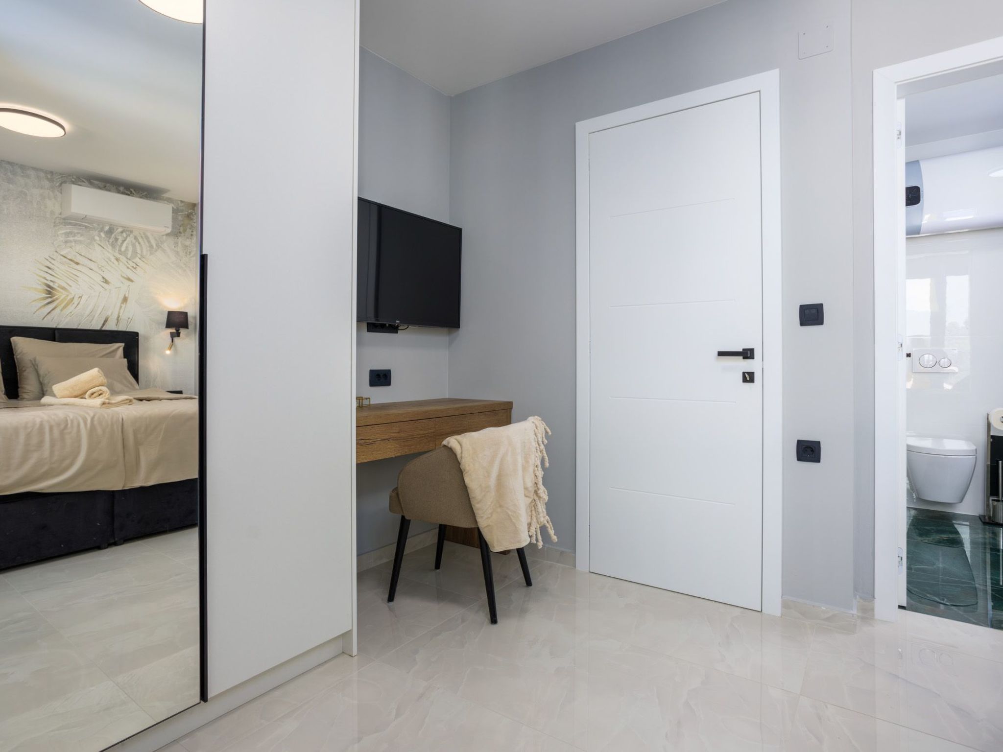 Neue moderne Villa mit Pool in der Nähe von dem Strand und mit grandiosem Meerb-Image-tags.info