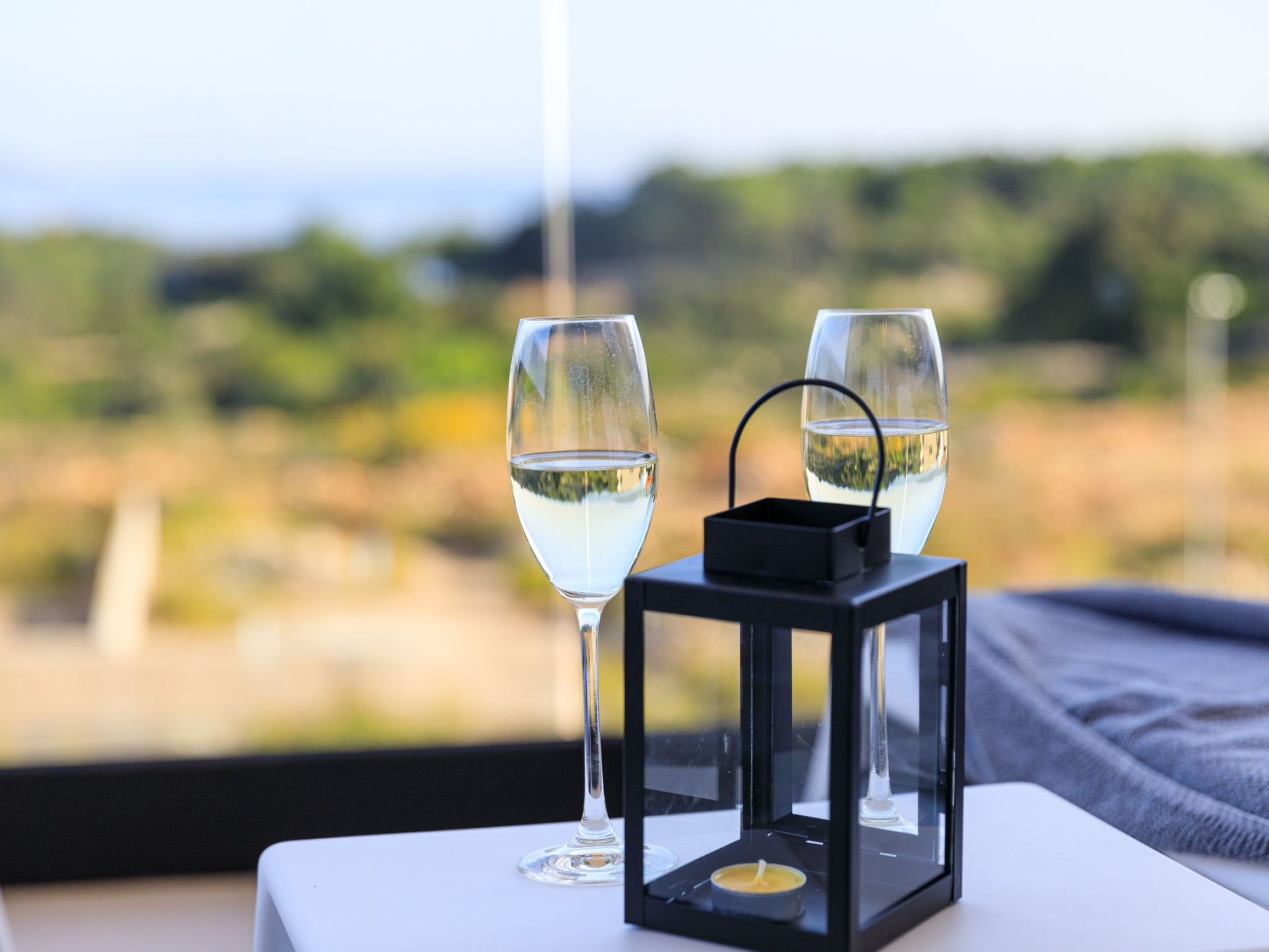 Neue moderne Villa mit Pool in der Nähe von dem Strand und mit grandiosem Meerb-Image-tags.info