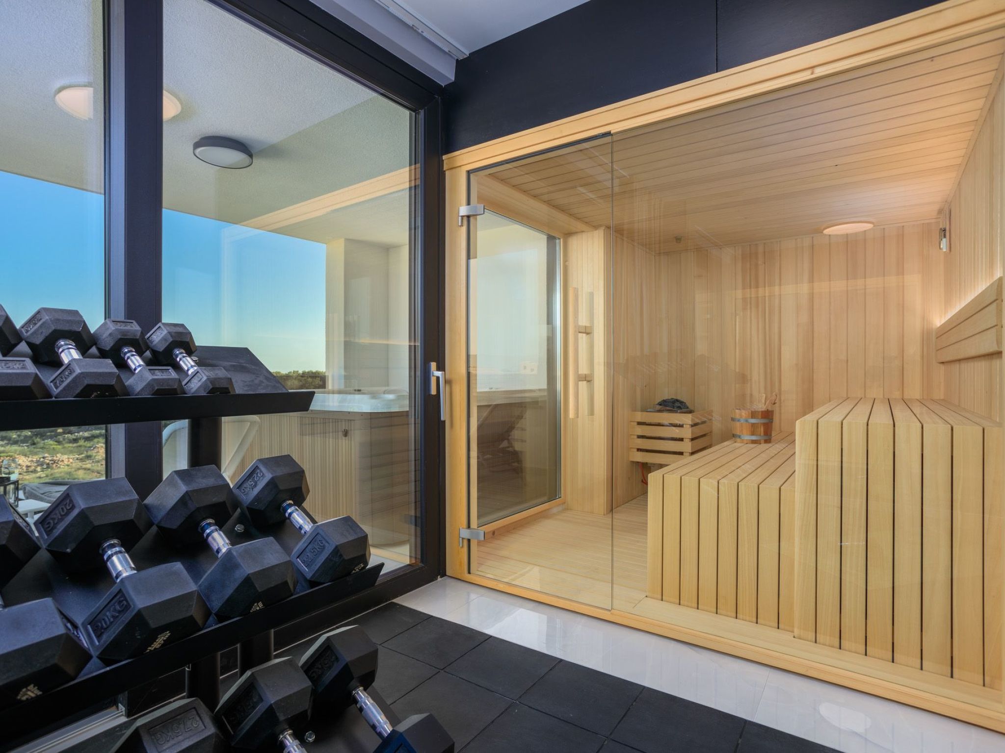 Neue moderne Villa mit Pool in der Nähe von dem Strand und mit grandiosem Meerb-Image-tags.info