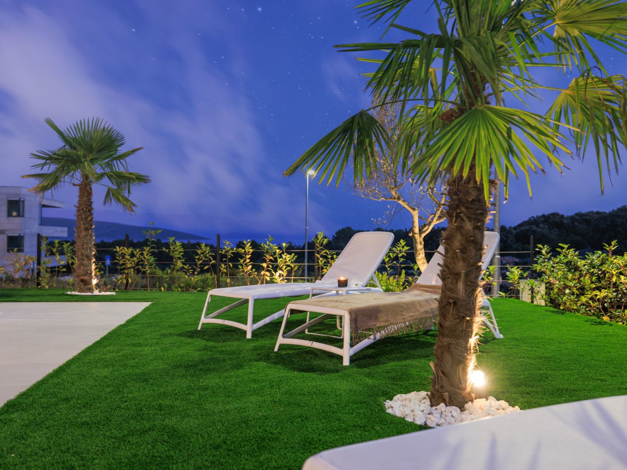 Neue moderne Villa mit Pool in der Nähe von dem Strand und mit grandiosem Meerb-Image-tags.info