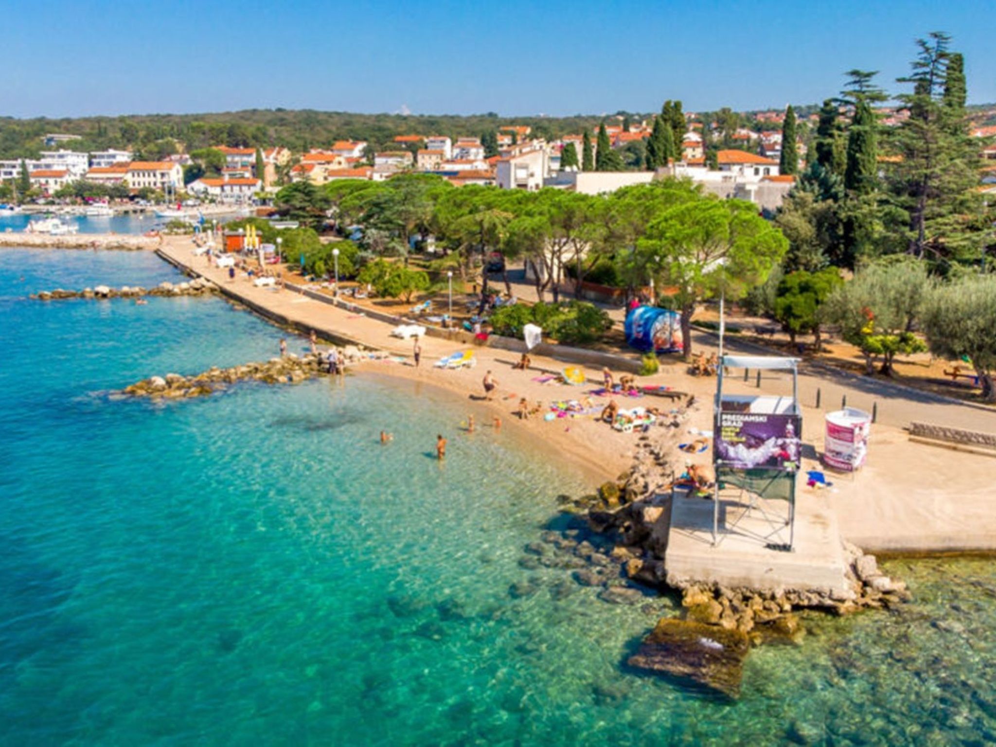 Romantische Villa mit Pool, umgeben von Natur-Image-tags.info