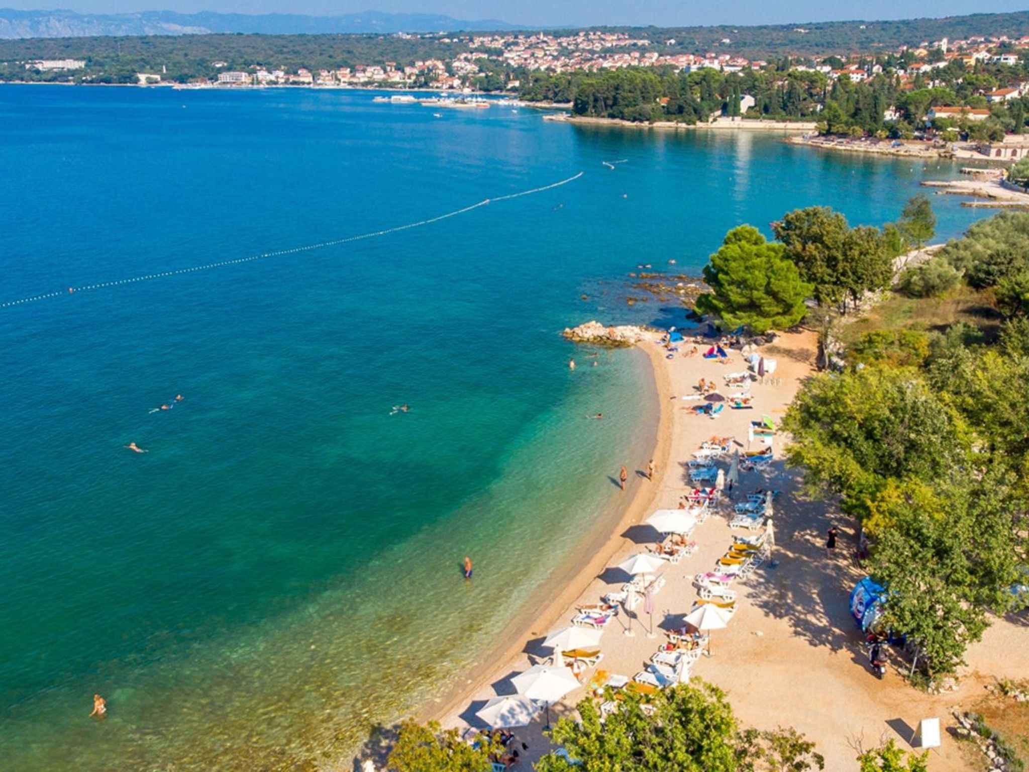 Romantische Villa mit Pool, umgeben von Natur-Image-tags.info