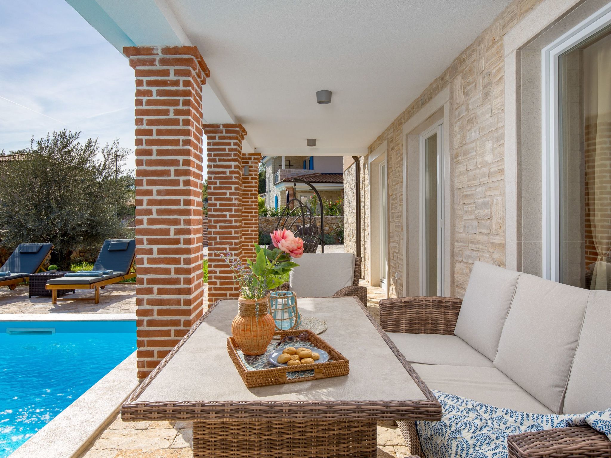 Romantische Villa mit Pool, umgeben von Natur-Image-tags.info